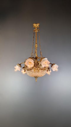 Araña de cristal de estilo guillermino flores de cristal latón antiguo