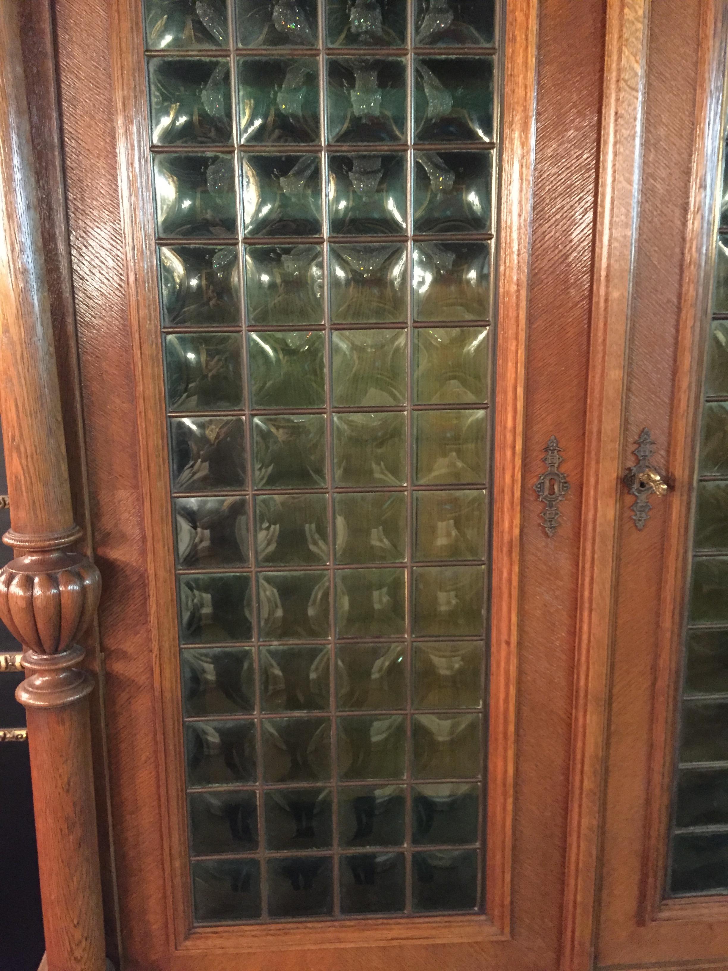 Wilhelminian antique Style Cupboard with Small Green Glass, circa 1880 oak In Good Condition For Sale In Berlin, DE