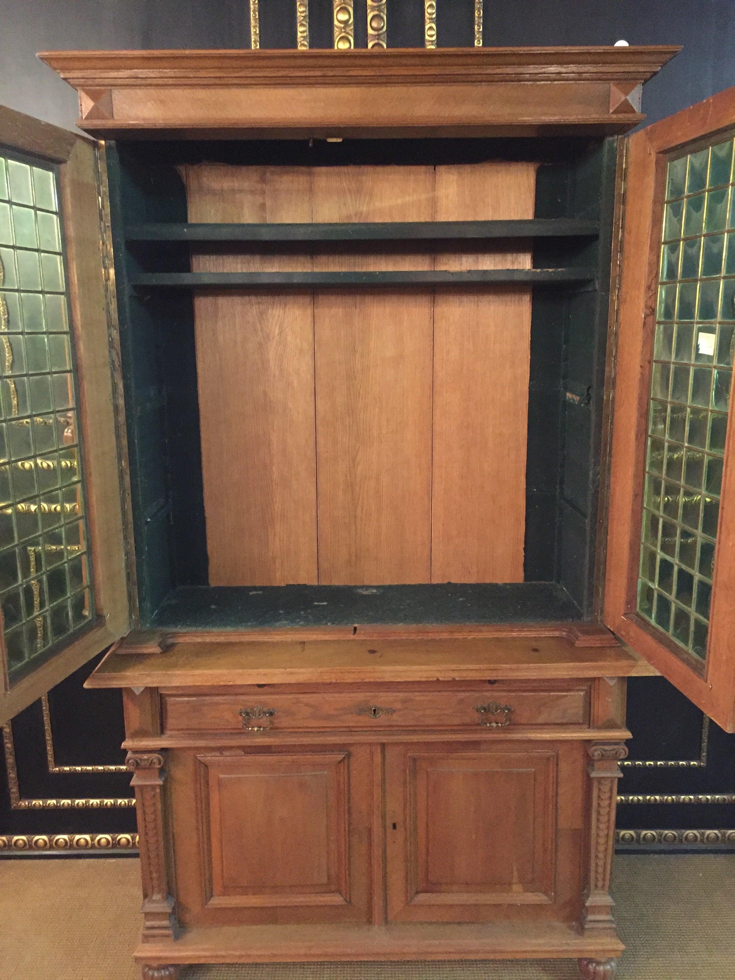 Oak Wilhelminian Style Cupboard with Small Green Glass, circa 1880 For Sale