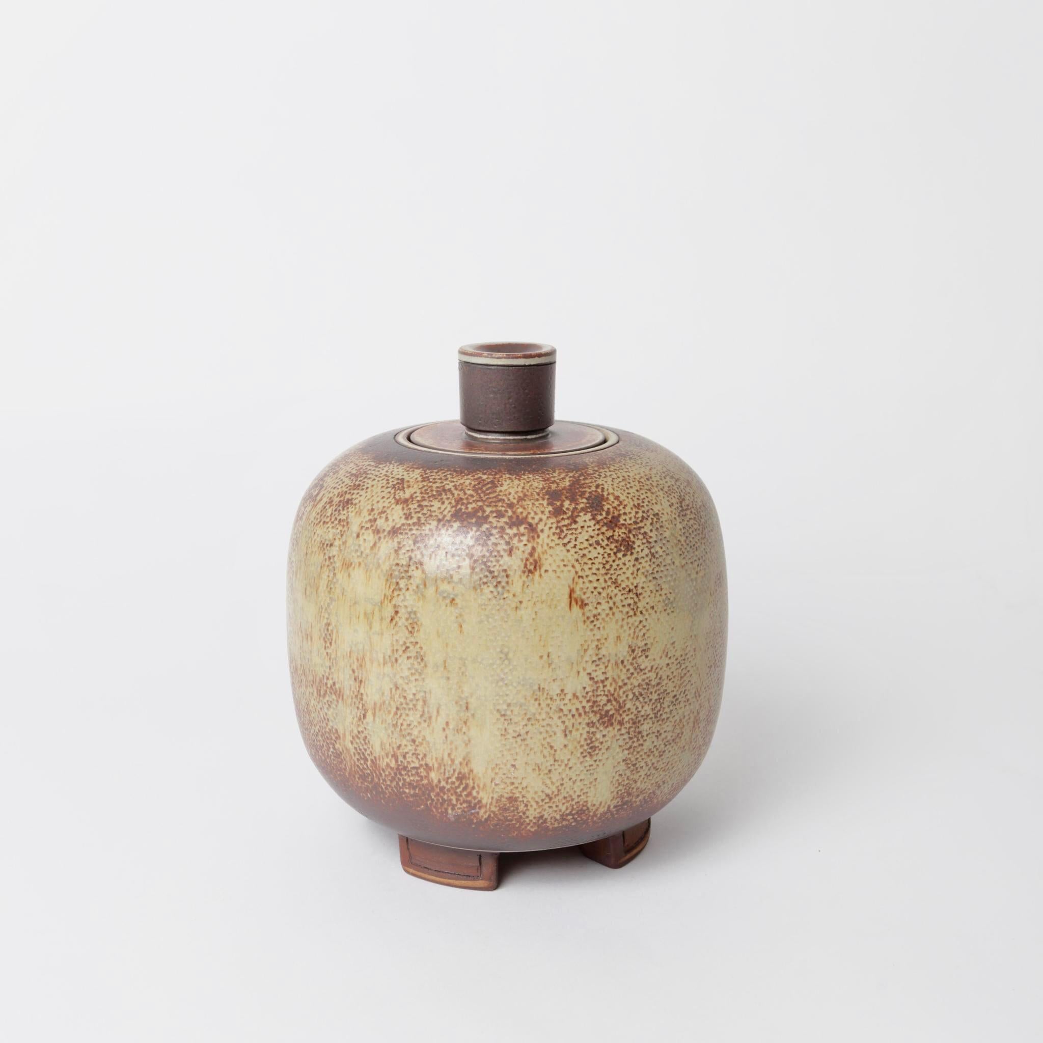 Wilhem Kage for Gustavsberg Swedish Farsta Stoneware Urn, 1950 In Good Condition For Sale In Madrid, ES