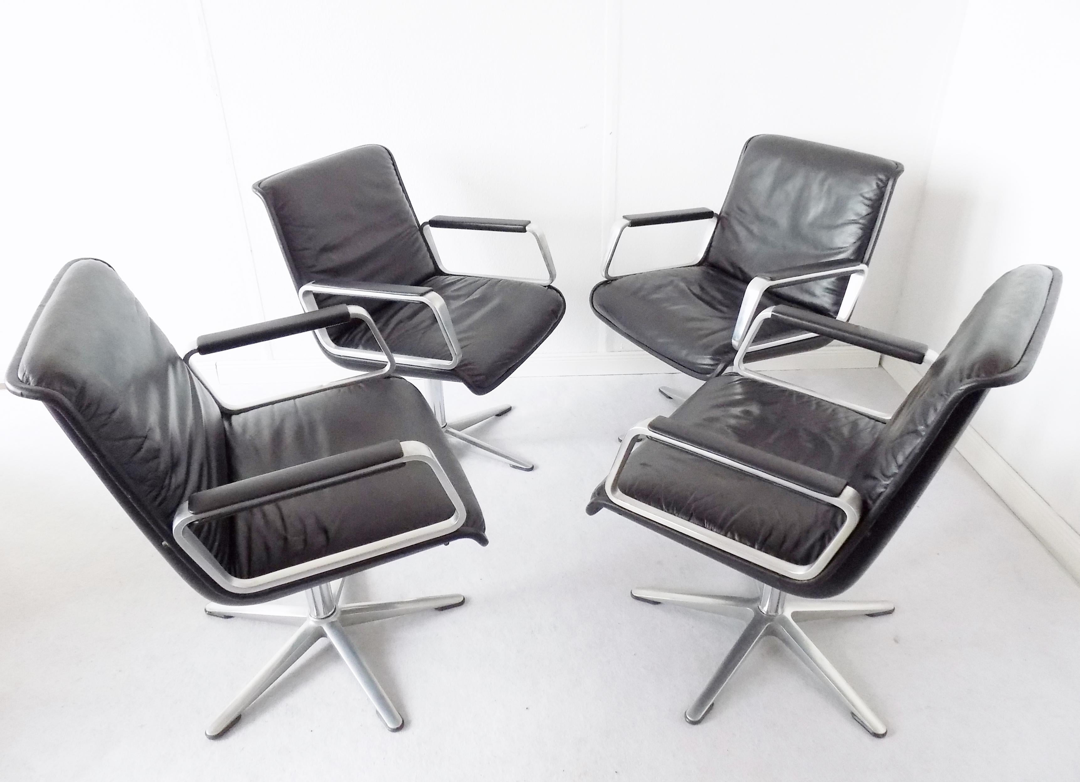 Wilkhahn Delta 2000 by Delta Group Set of 4 chairs, black Leather, Mid-Century Modern, German

This set of 4 Wilkhahn Delta 2000 chairs comes in deep black leather tone, brushed aluminum and black hardshells on the backrests. The condition of the