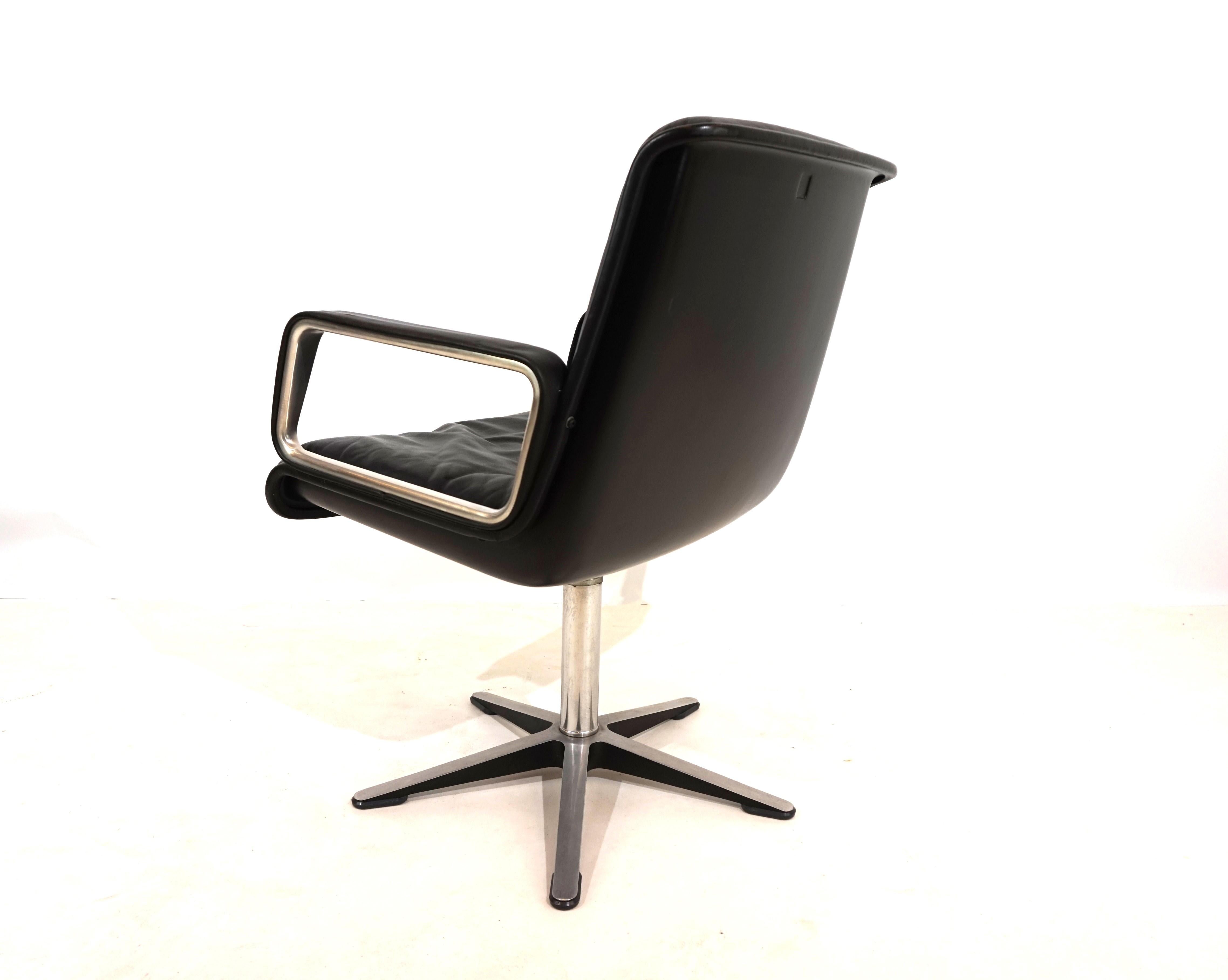 Mid-Century Modern Wilkhahn Delta leather dining/conference chair from Delta Design For Sale