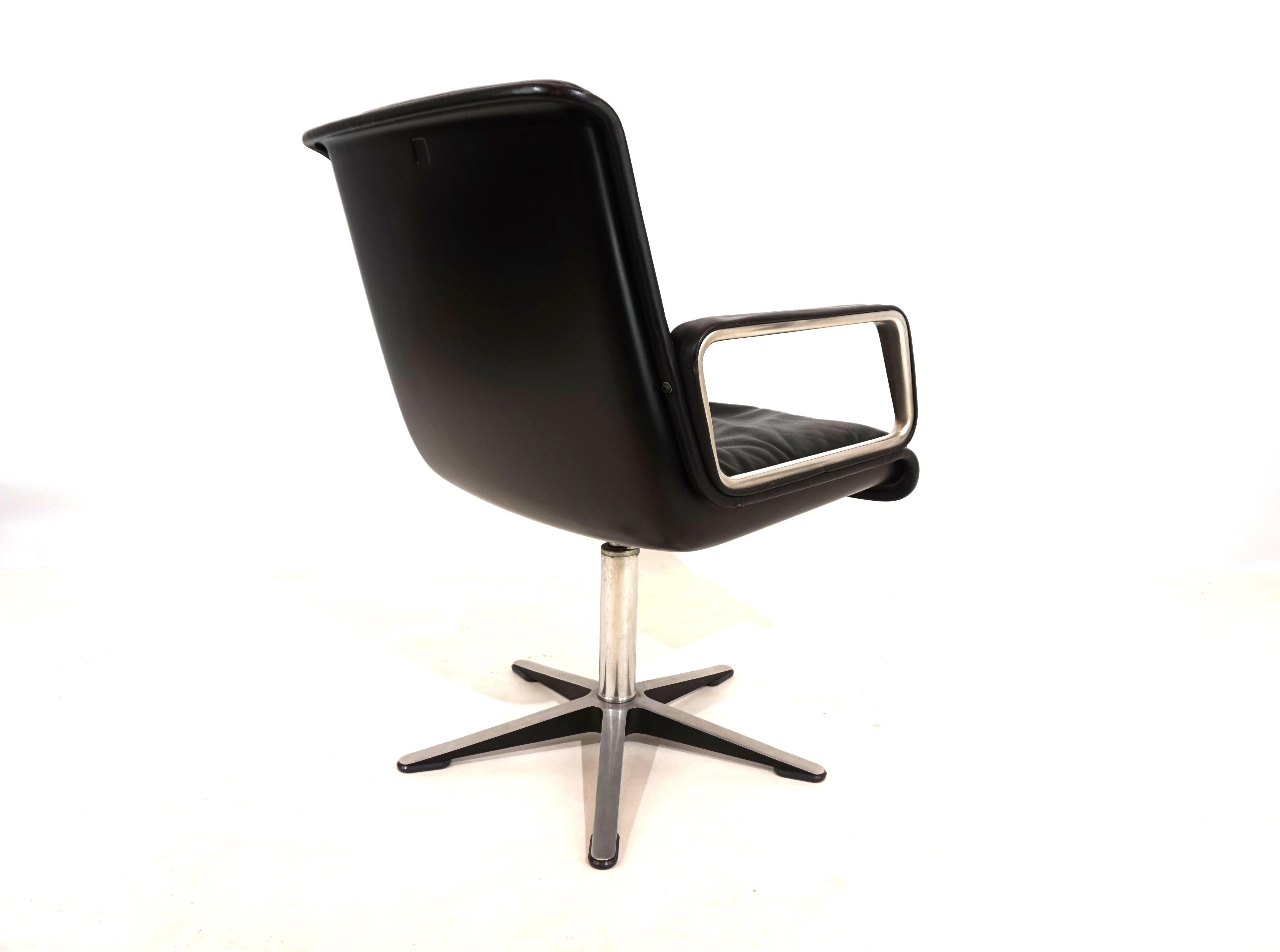 Wilkhahn Delta leather dining/conference chair from Delta Design In Good Condition For Sale In Ludwigslust, DE