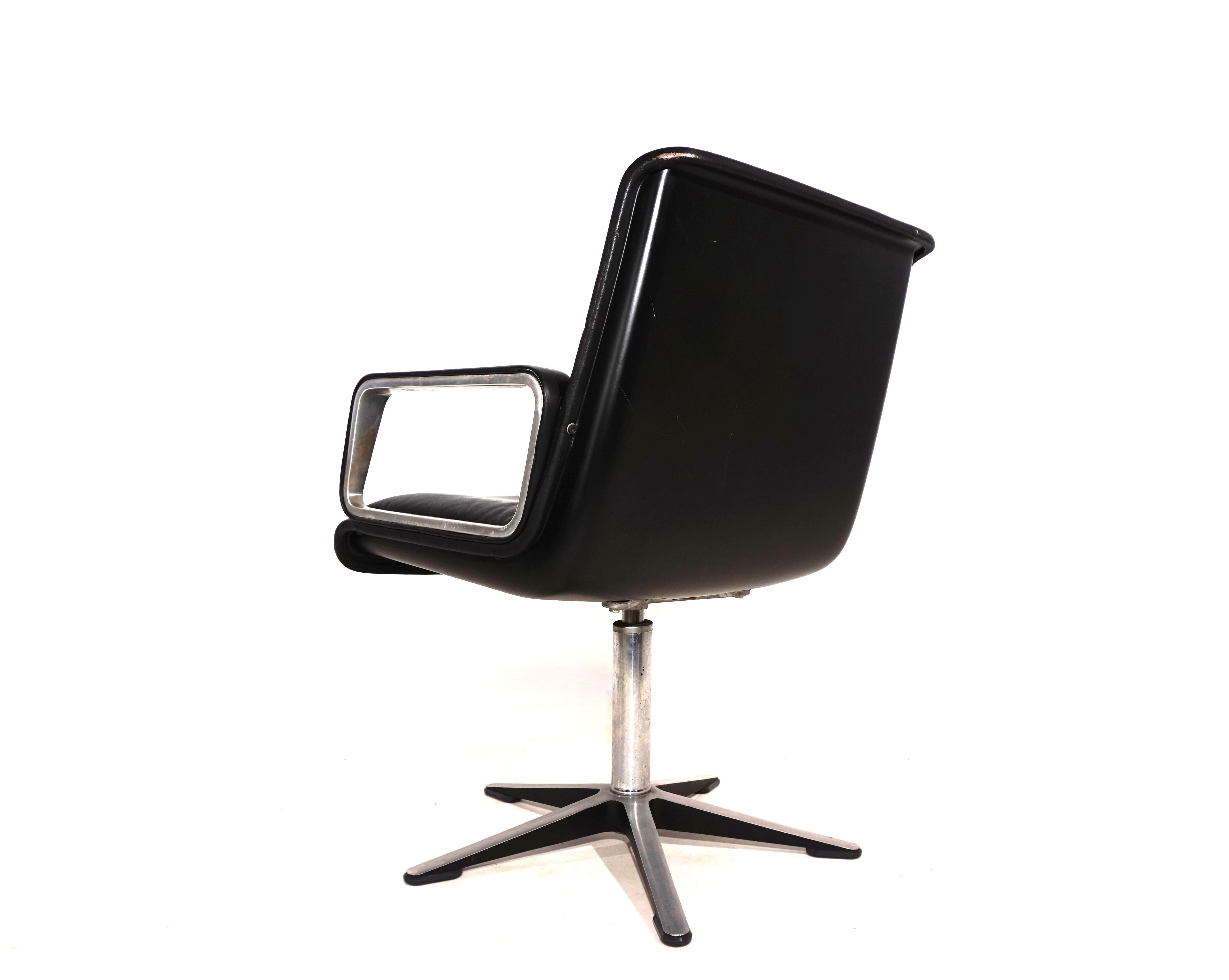 Wilkhahn Delta leather dining room / conference chair by Delta Design In Good Condition In Ludwigslust, DE