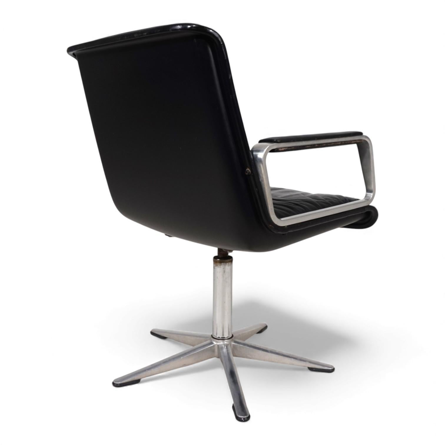 Wilkhahn Delta leather swivel conference/dining chair by Delta Group, 1960 im Angebot 3