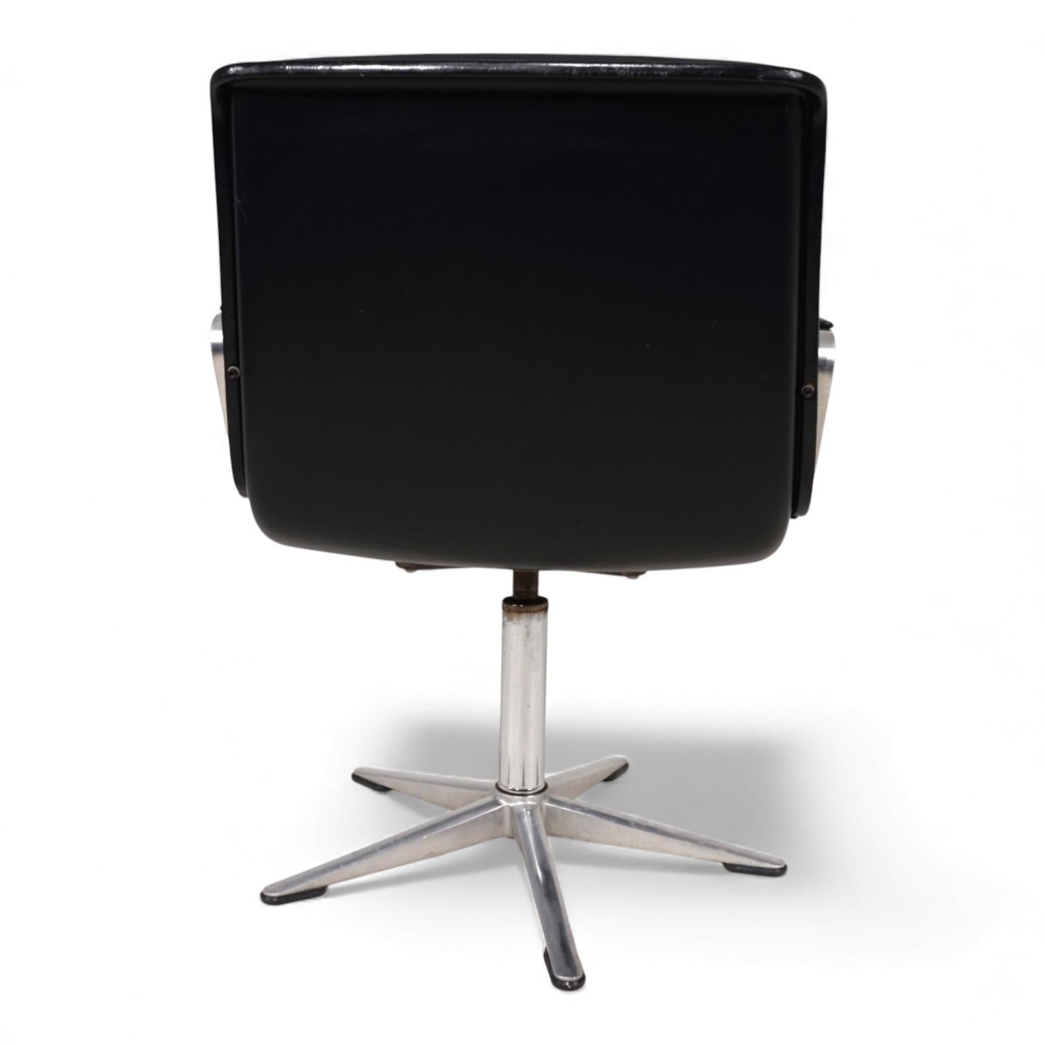 Wilkhahn Delta leather swivel conference/dining chair by Delta Group, 1960 im Angebot 4
