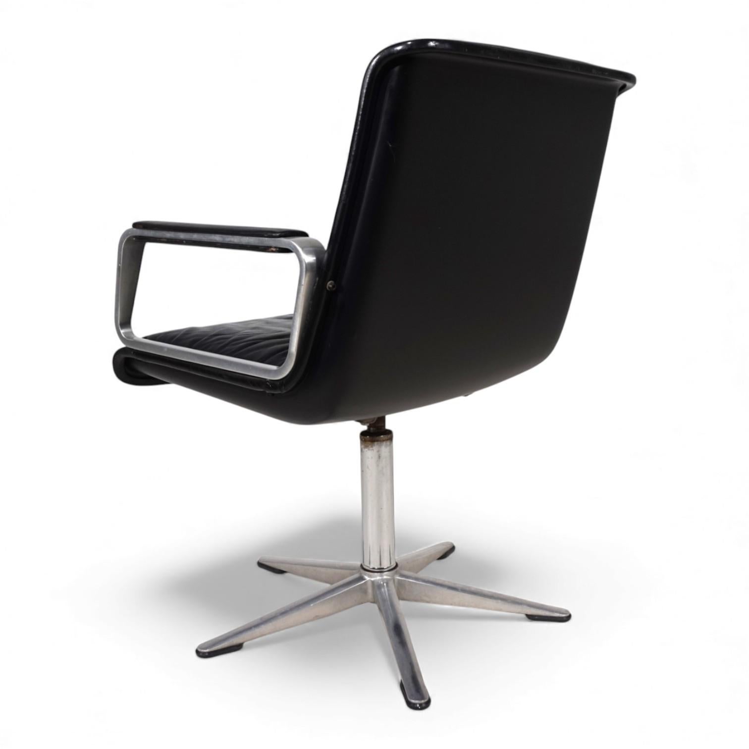 Wilkhahn Delta leather swivel conference/dining chair by Delta Group, 1960 (Moderne der Mitte des Jahrhunderts) im Angebot