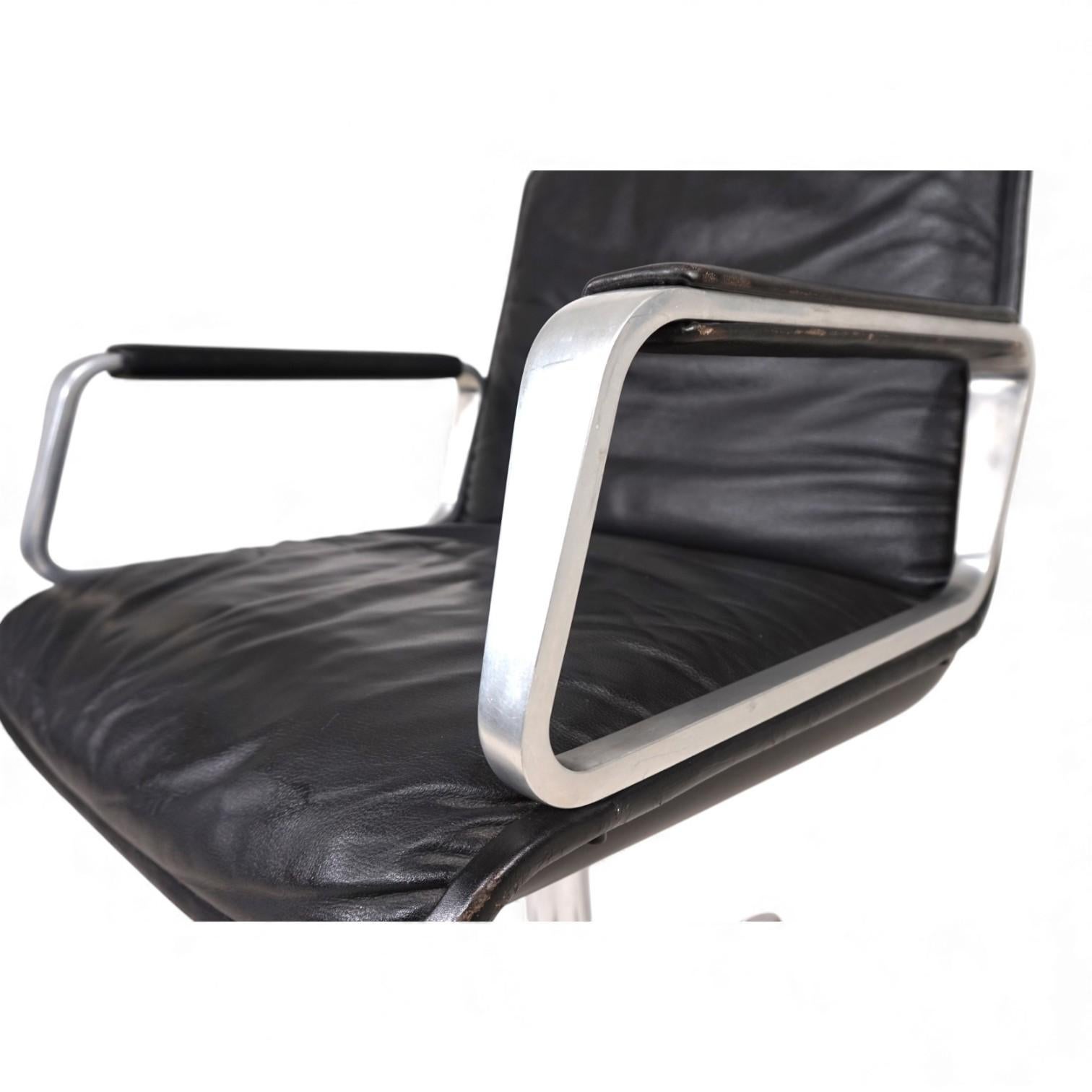 Wilkhahn Delta leather swivel conference/dining chair by Delta Group, 1960 im Angebot 2