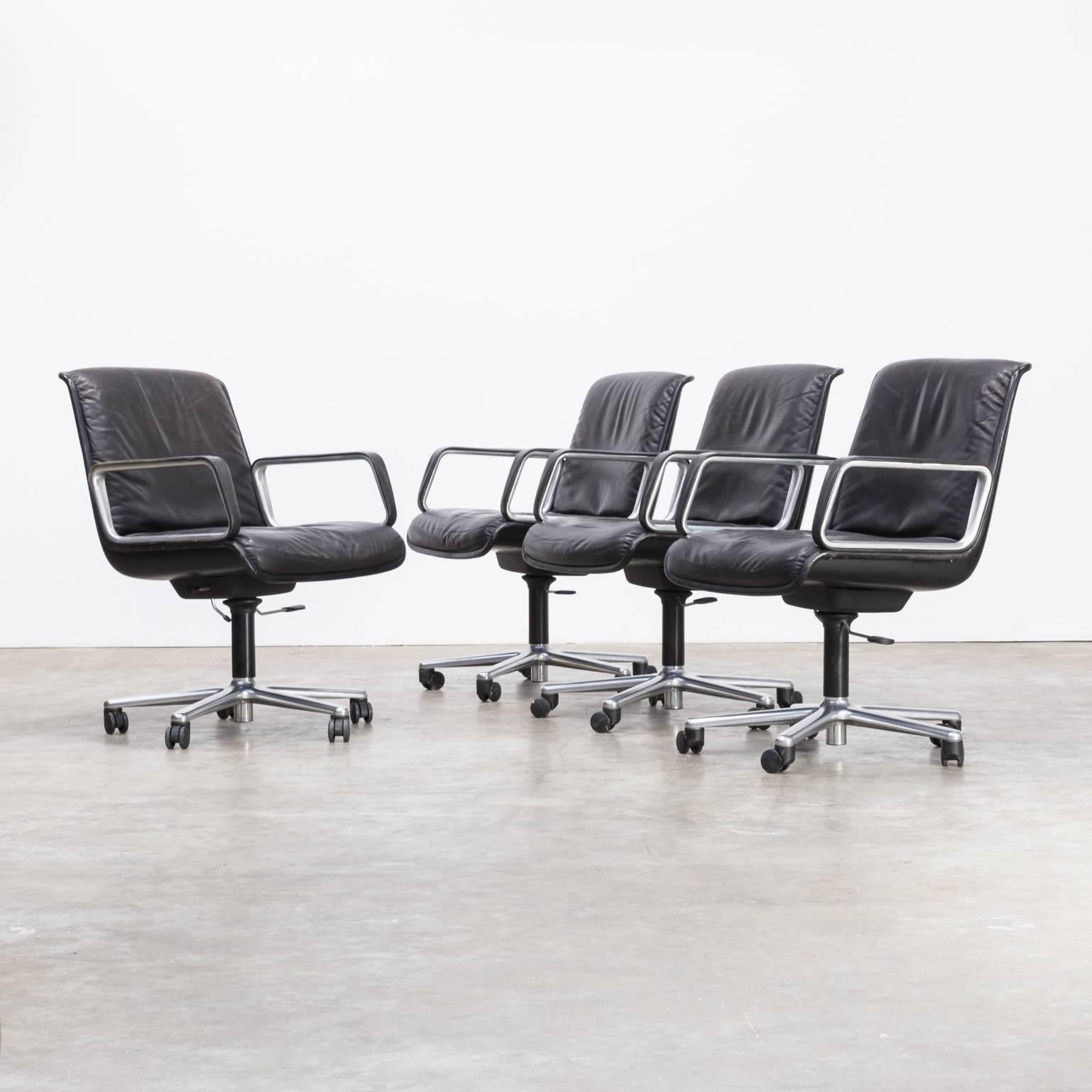 Wilkhahn Delta series office chair set of four. Swivel chair, turnable, tiltable. Height fixed.