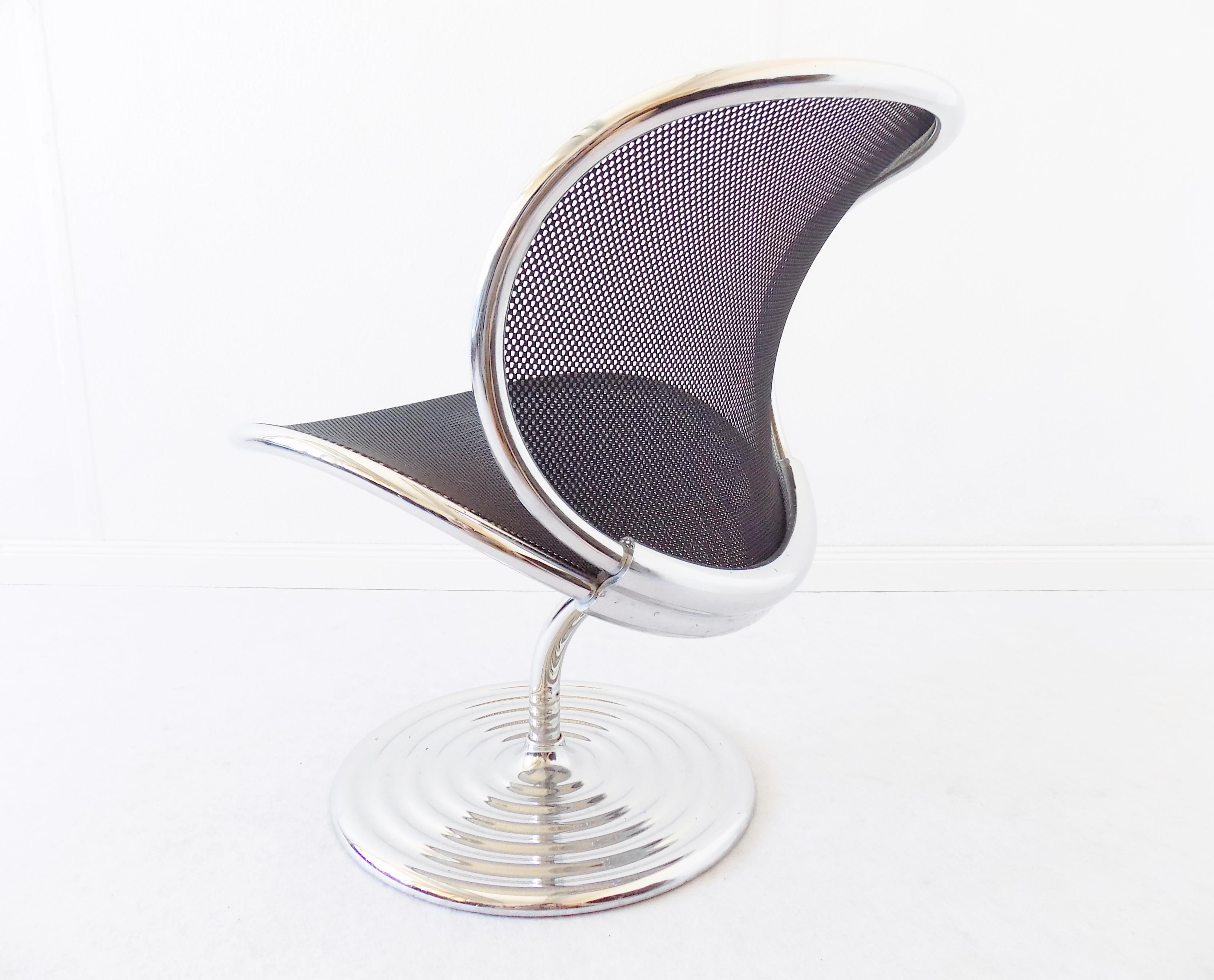 Wilkhahn O Line Lounge Chair by Herbert Ohl, German Design, swivel, contemporary

The Wilkhahn O Line was designed by Herbert Ohl in 1982. This Lounge chair in Chrome and a black mesh covering offers great seating comfort in a first class designer