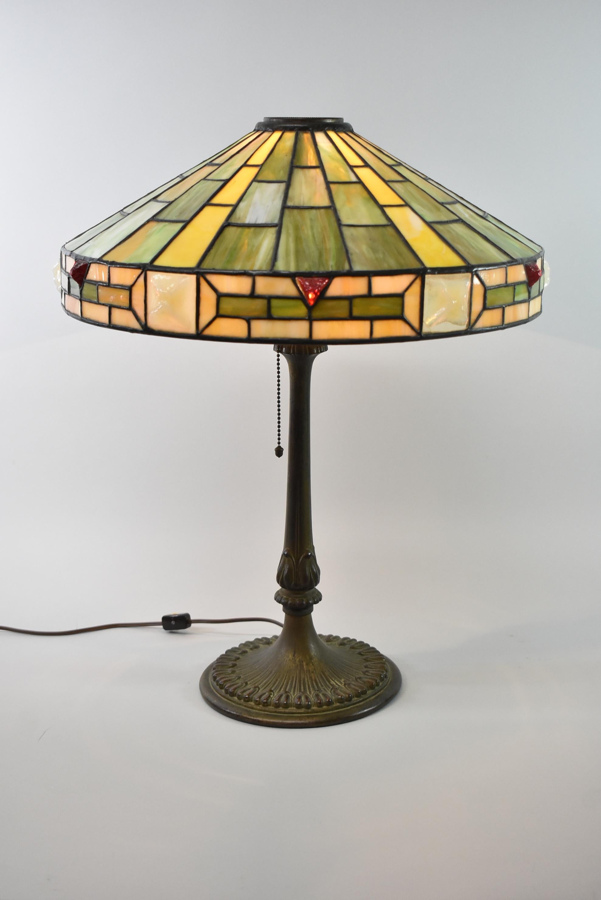 Wilkinson Arts & Crafts Leaded Glass Table Lamp In Good Condition For Sale In Toledo, OH