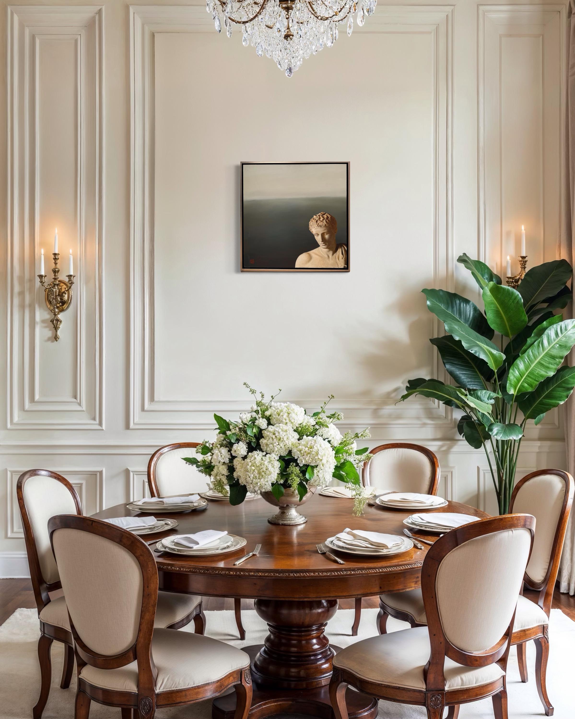 Green Horizon von Will Binder verschmilzt klassische Schönheit mit der Ruhe der Natur. Im Mittelpunkt der Komposition steht die antike griechische Marmorstatue eines Jünglings vor einem endlosen grünen Horizont, der ein Gefühl der Ruhe, des