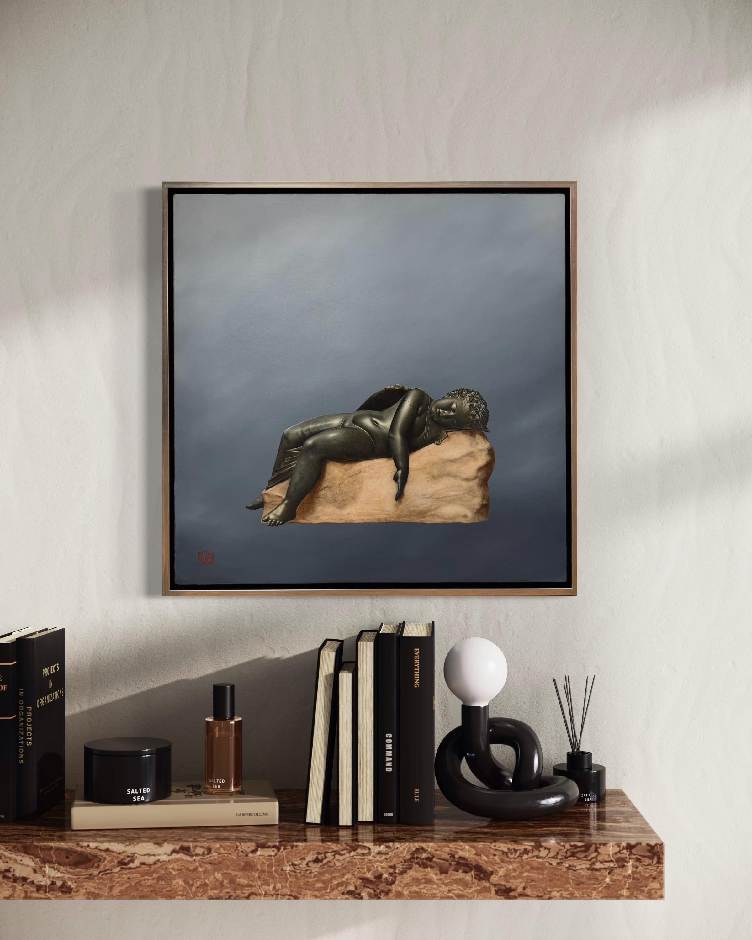 Der schlafende Eros von Will Binder zeigt den Gott der Liebe in einem Moment ruhiger Entspannung. In diesem exquisiten Werk fängt Binder Eros mit bemerkenswertem Realismus ein, indem er die metallischen Elemente der Figur mit solcher Präzision und