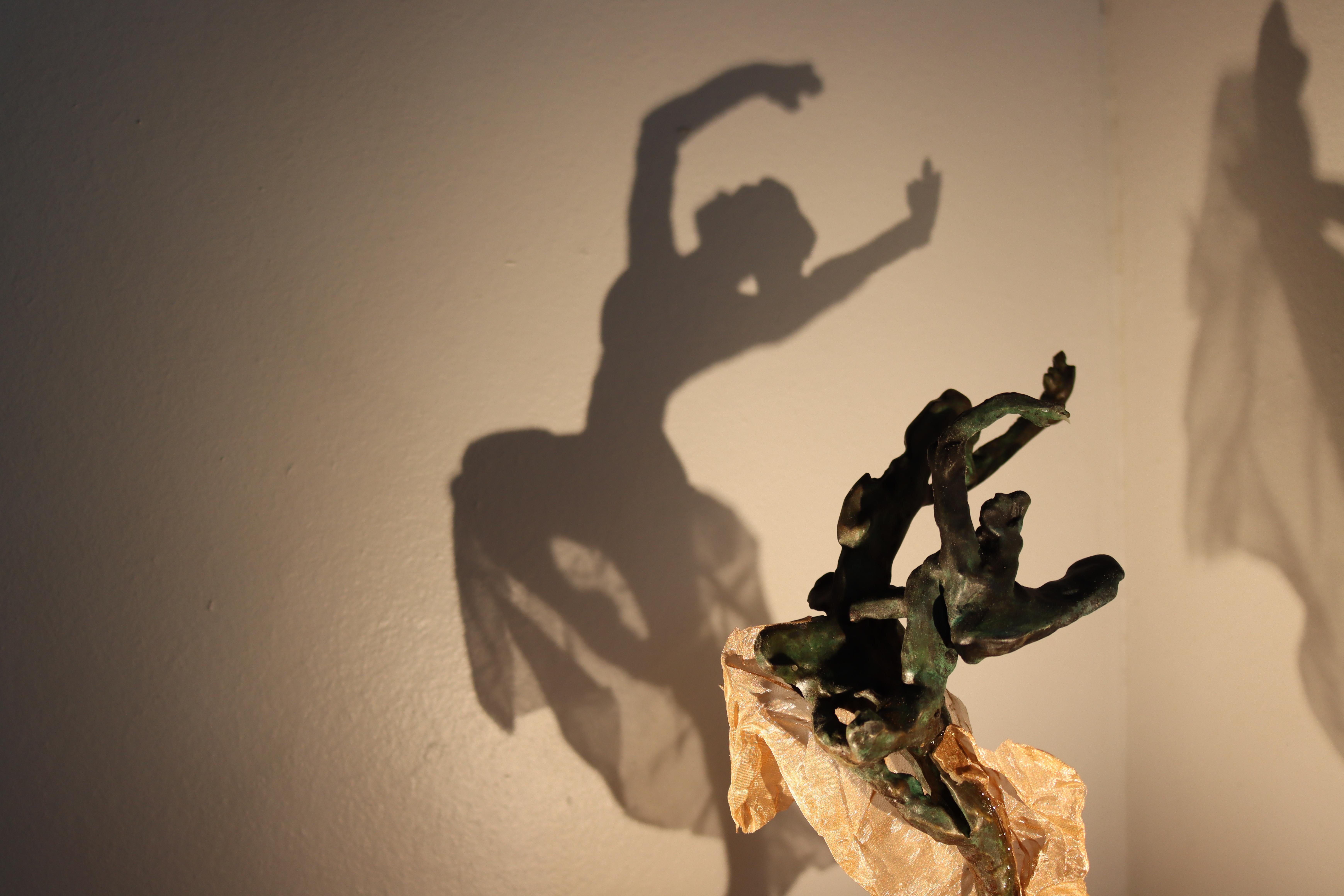 Ophelia - sculpture figurative en bronze & Light - œuvres d'art contemporain à vendre en vente 3