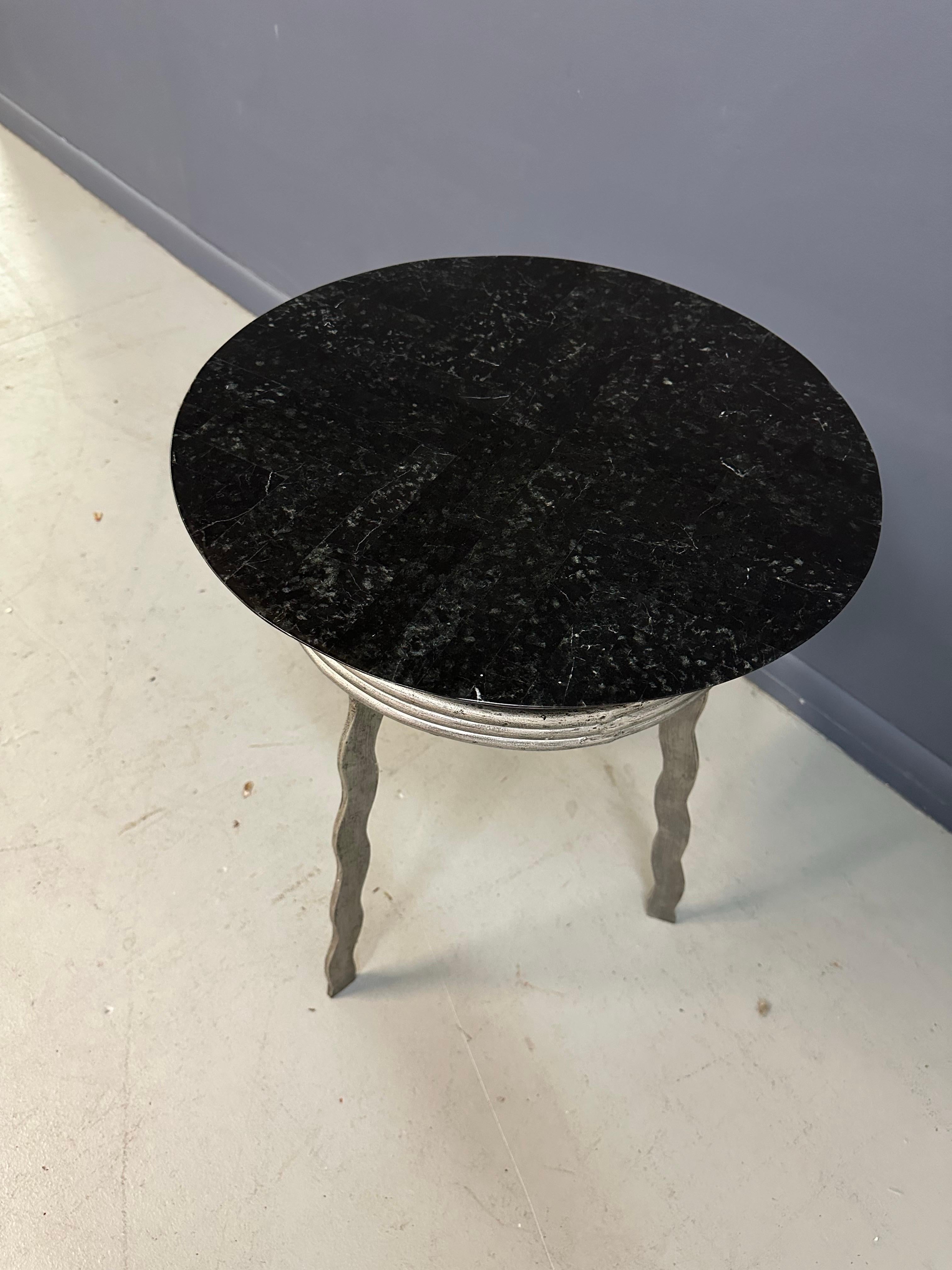 Marmo Tavolino in marmo postmoderno in stile Will Stone in vendita