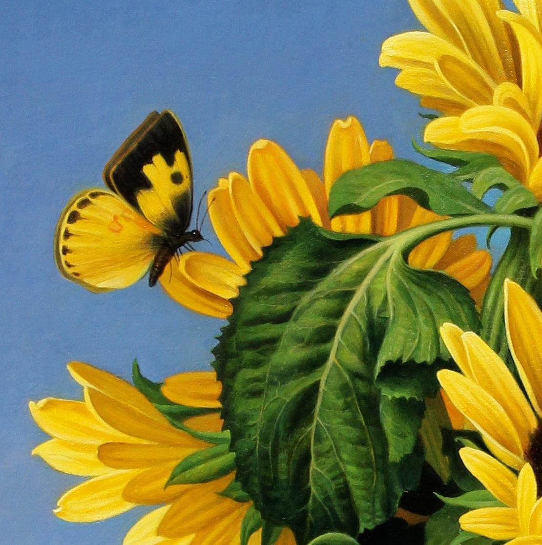 GIRASOL représente un bouquet de tournesols mexicains, regroupés au sommet d'une colonne. Un papillon monarque cherche du nectar, tandis que derrière lui un vaste champ de tournesols fait face à la lumière. La peinture est aussi fantaisiste que