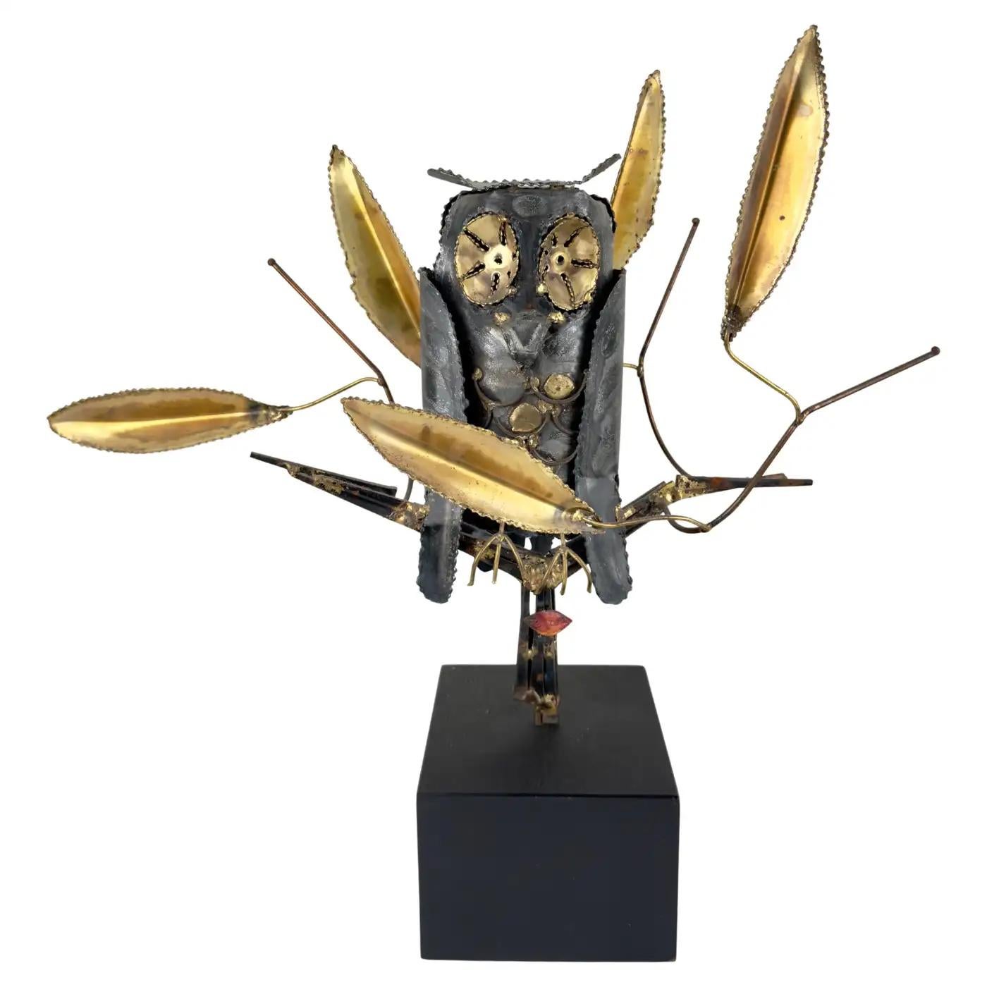 Figurative Sculpture Willem DeGroot - Sculpture de hibou brutaliste MCM en laiton et métal, signée DeGroot 