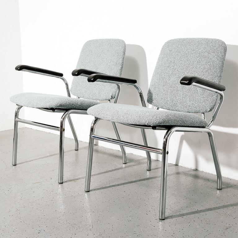 Armchairs by Willem Gispen for Kembo, Holland, 1960s. Reupholstered in a multi-color teal+brown boucle fabric. Chrome tubular frames with soft armrests. Sold individually. 

Measure: 17.5