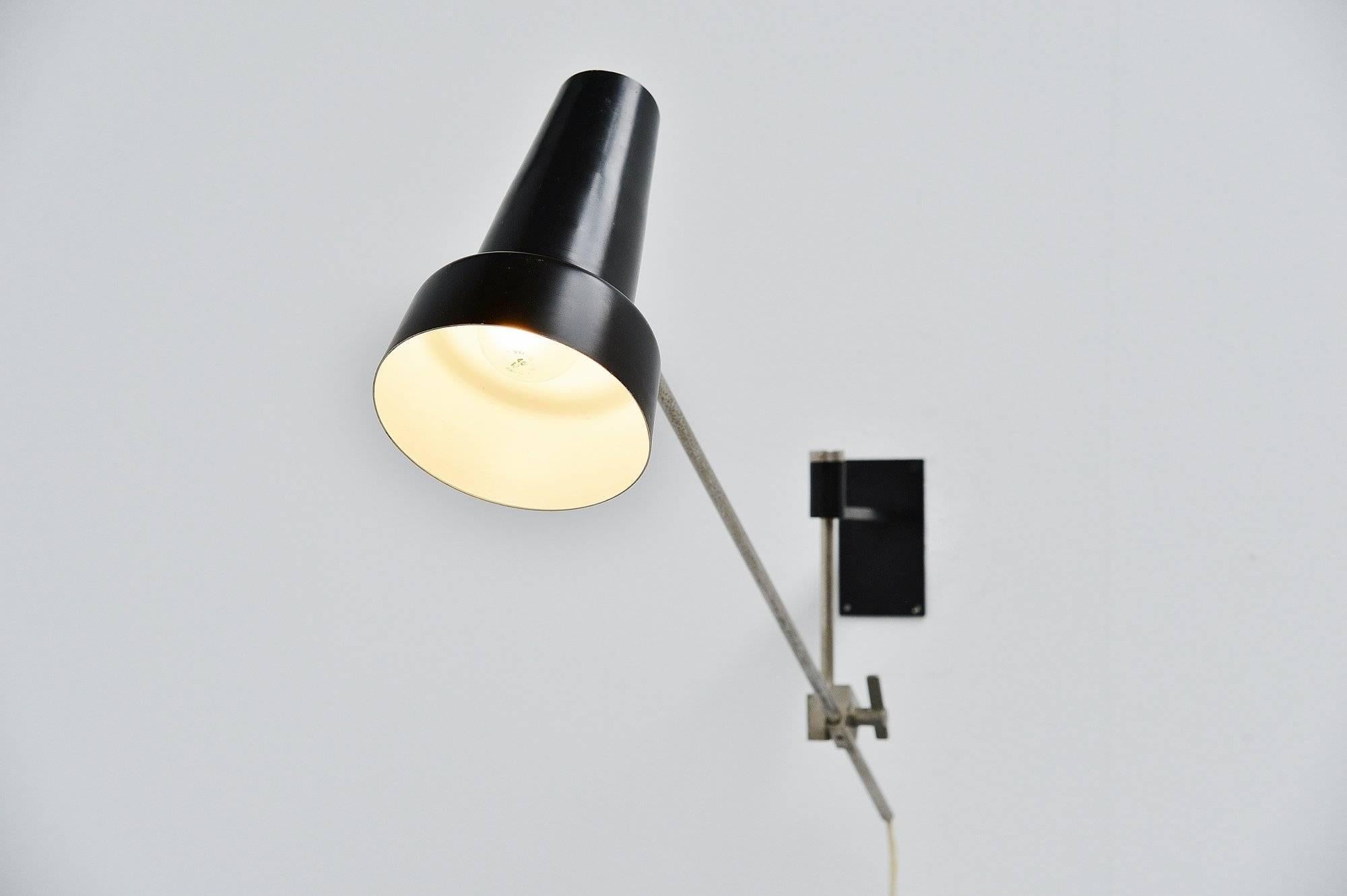 Willem Hagoort Adjustable Wall Lamp Holland, 1950 In Good Condition In Roosendaal, Noord Brabant