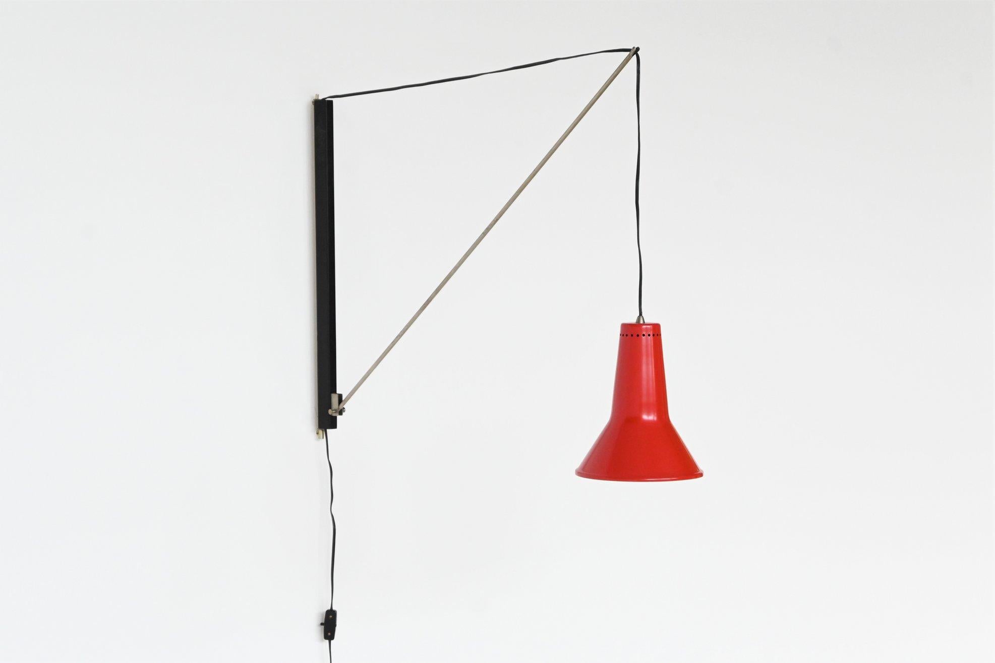 Very nice arc wall lamp designed by Willem Hagoort for Hagoort lampen, The Netherlands 1950. This fantastic lamp is adjustable in height by the ingenious and simply balance system with the arm and wiring. It has a black lacquered wooden wall mount,