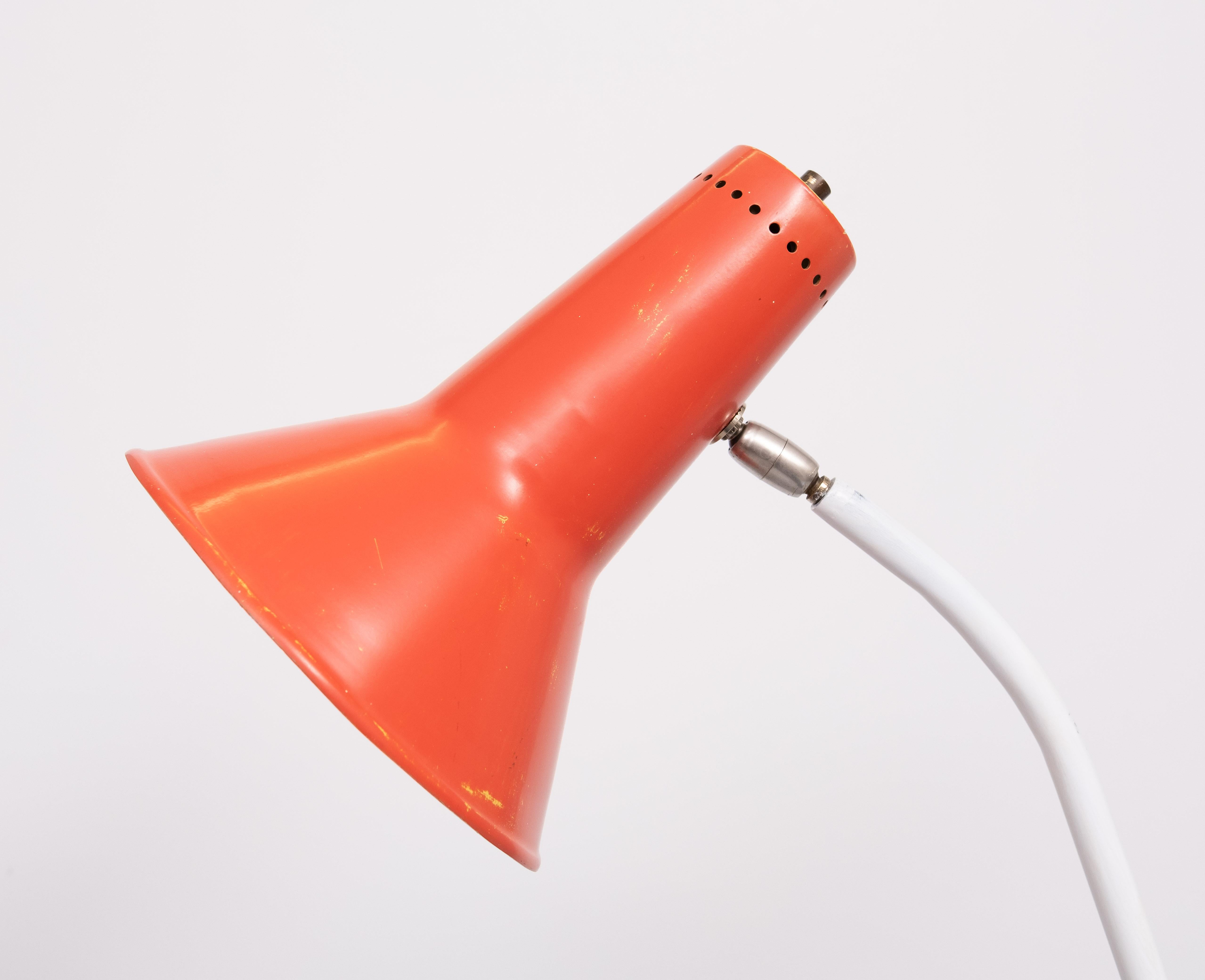 Metallo Willem Hagoort  Lampada da terra a treppiede Grasshopper 1950 Olanda in vendita