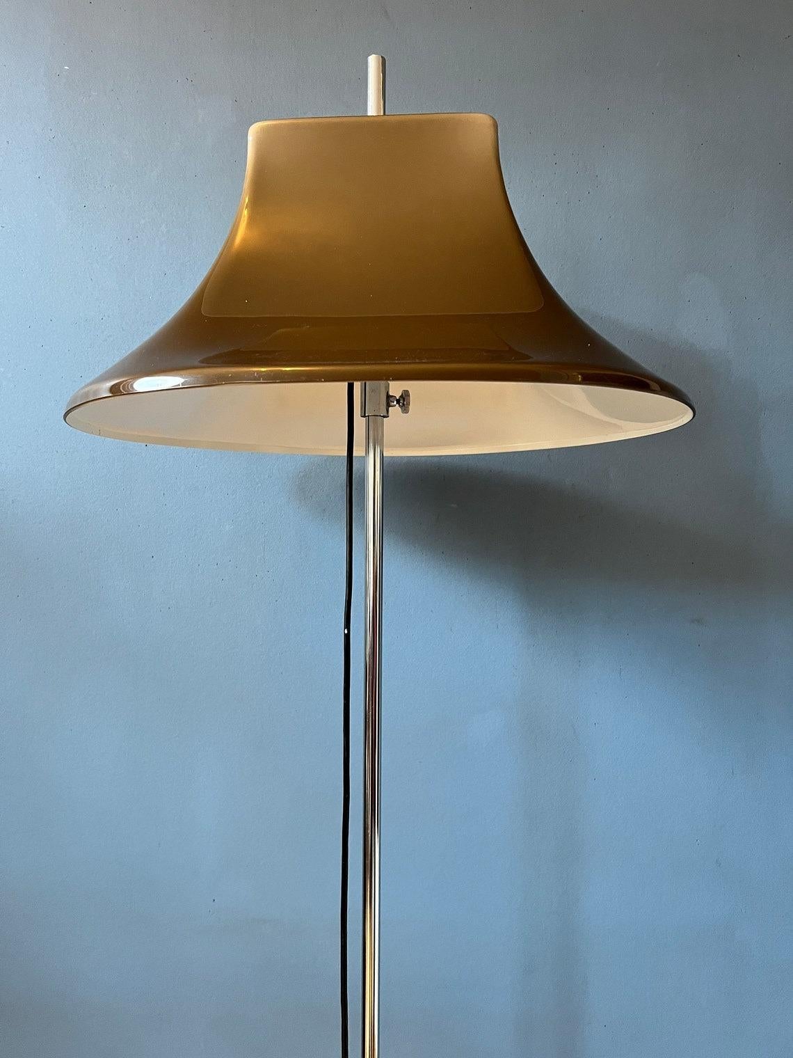 Métal Lampadaire de Willem Hagoort de l'ère spatiale avec abat-jour beige chapeau de fougère, 1970 en vente