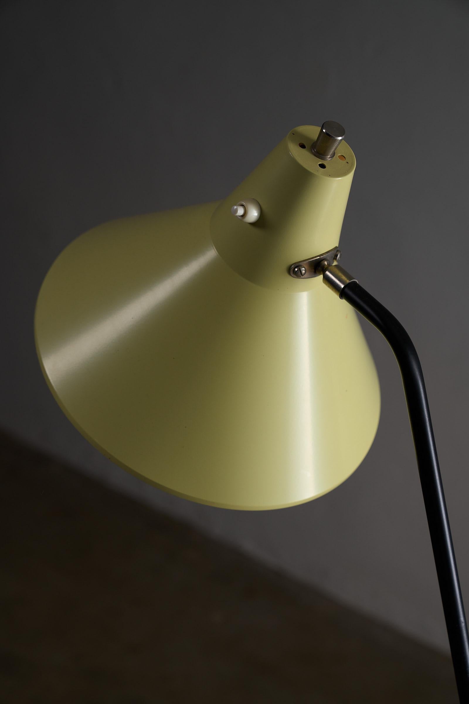 Minimalist Willem van Doorn 'Grasshopper' Tripod Floor Lamp in Soft Yellow For Sale