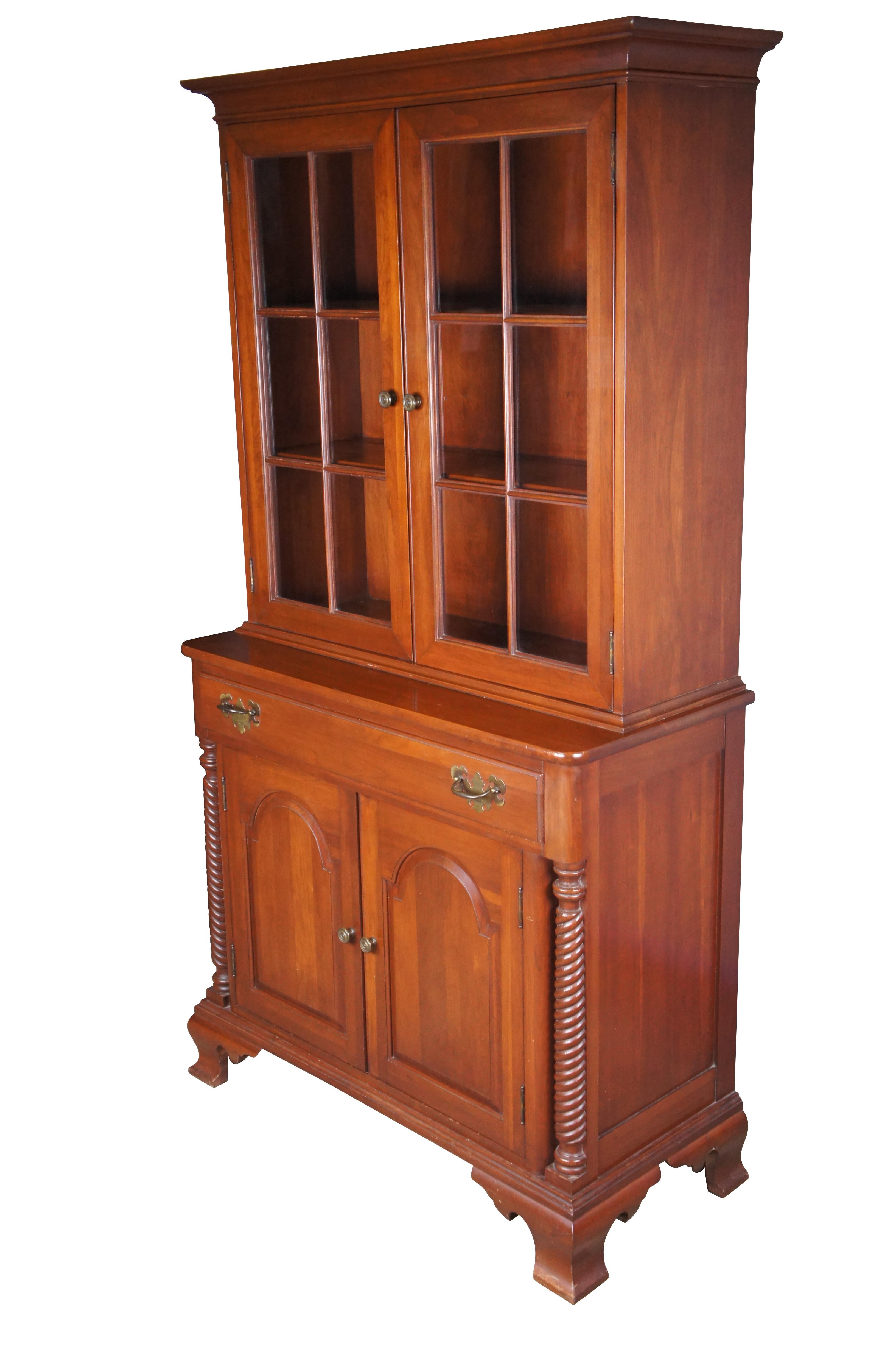 Coloniale americano Willett Wildwood Ciliegio Armadio Stepback Libreria Portaoggetti 70