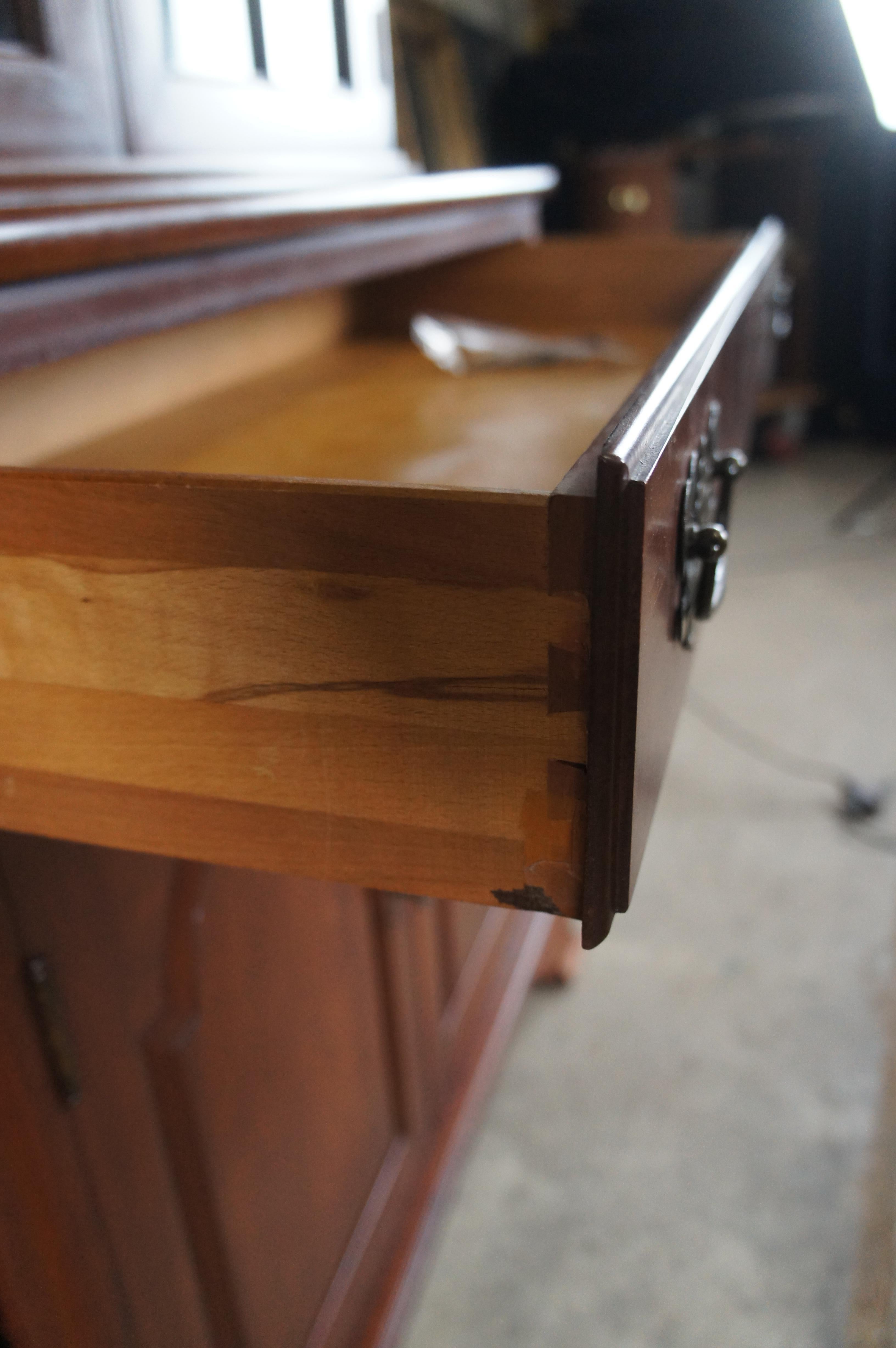 XX secolo Willett Wildwood Ciliegio Armadio Stepback Libreria Portaoggetti 70