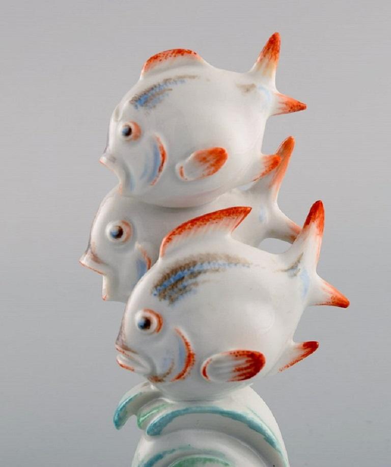 Peint à la main Willy Münch-Khe pour Meissen, figure Art déco, trois poissons, années 1930 en vente