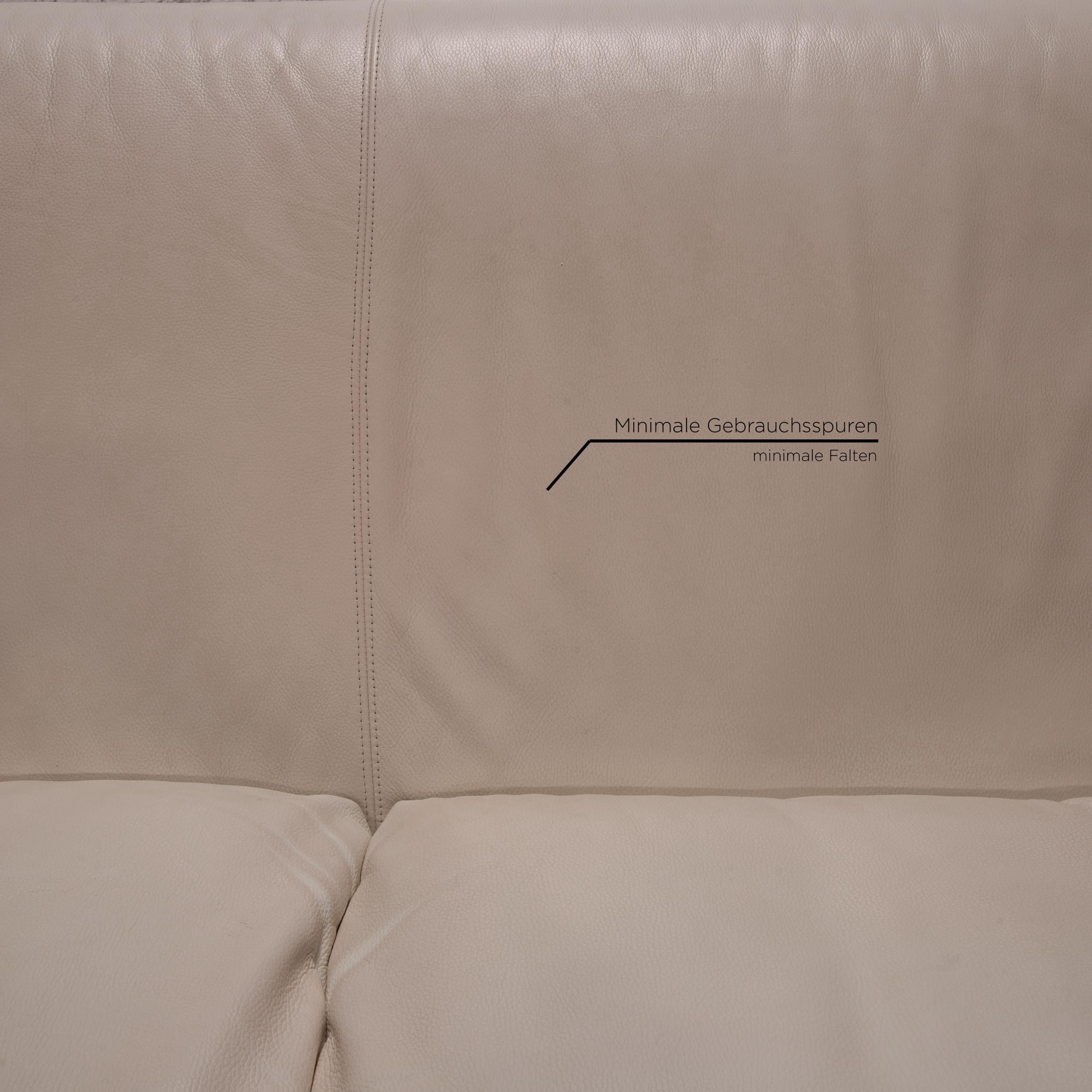 Willi Schillig Amore Leder-Sofa mit drei Sitzern in Creme (Moderne) im Angebot
