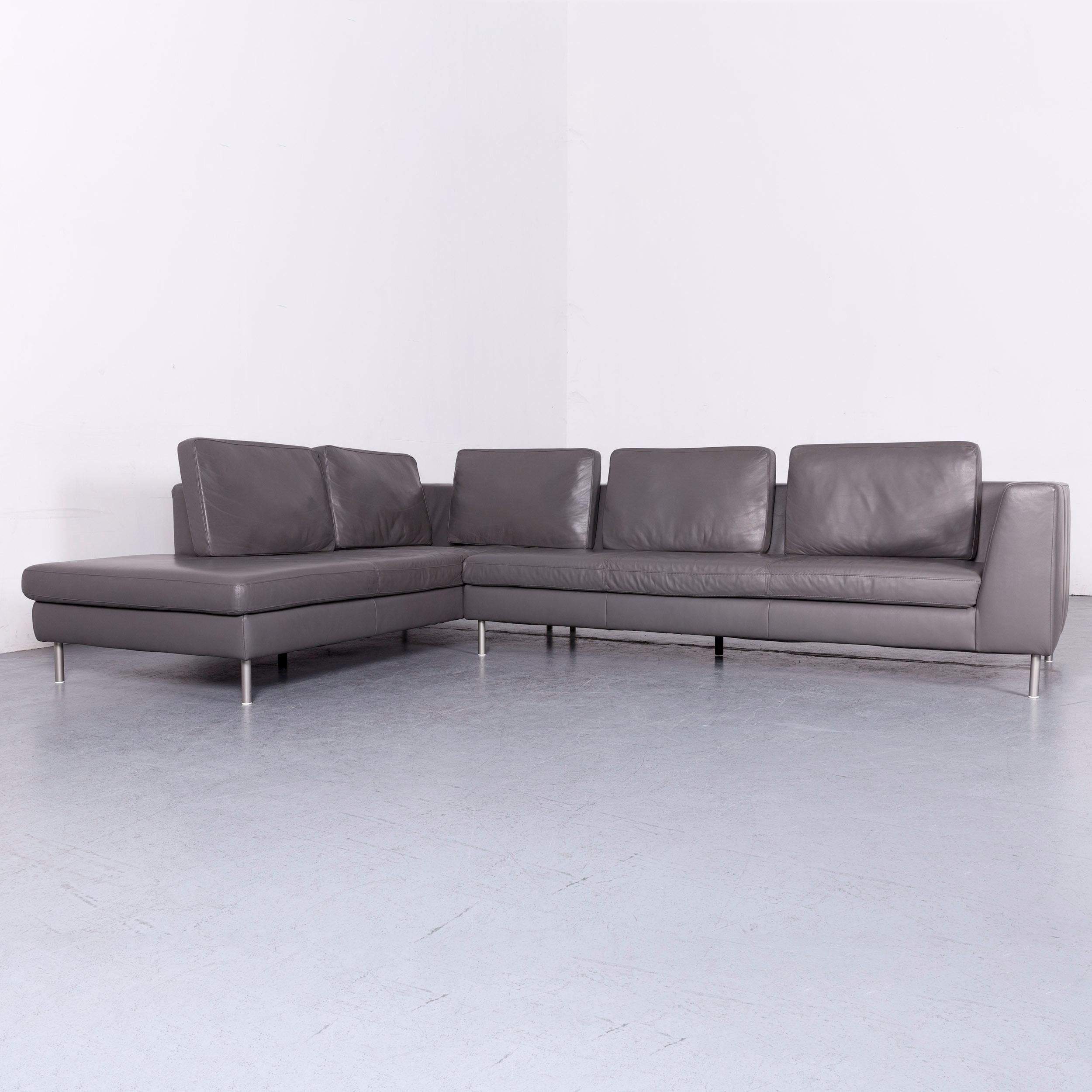 We bring to you a Willi Schillig designer leather grey beige corner-couch.











 