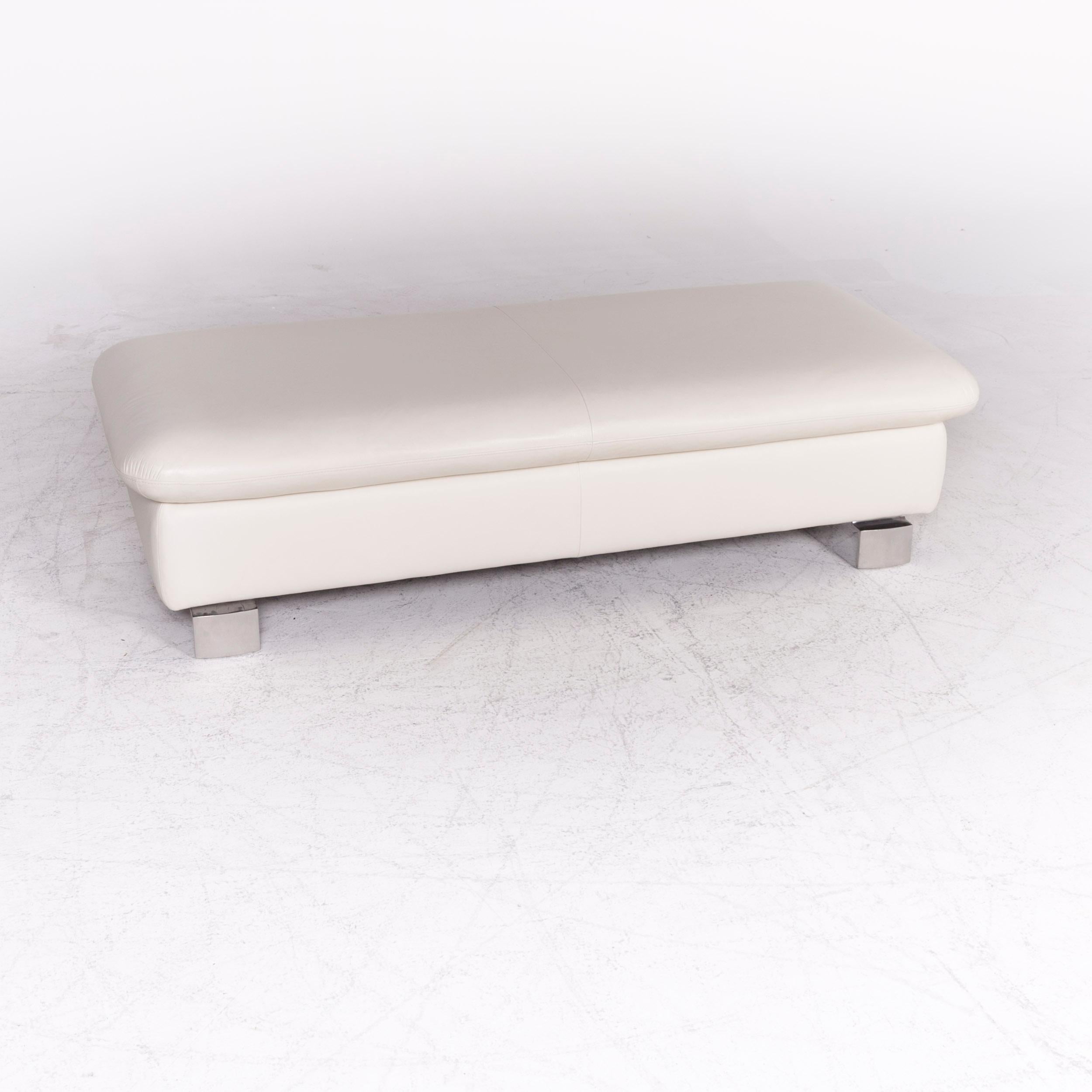 We bring to you a Willi Schillig designer leather stool cream genuine leather stool.

Product measurements in centimeters:

Dept: 66
Width 153
Height 41.





 