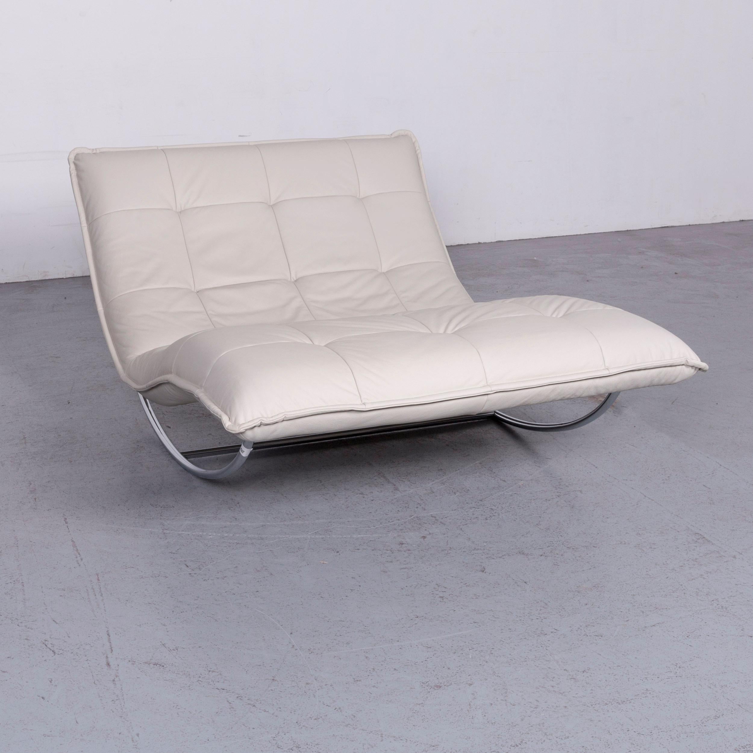 We bring to you a Willi Schillig Woow designer leather couch in crème.








   
