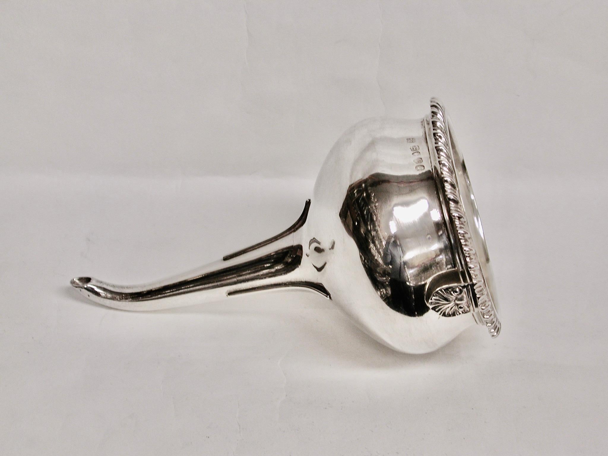 William 1V Silver Gadroon Edged Wine Funnel London 1830 By The Lias Family For Sale 2