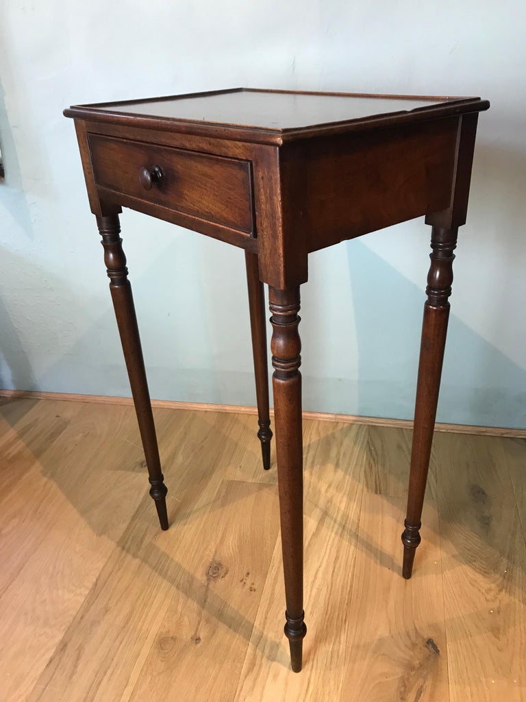 William 4th Small Mahogany Side Table For Sale at 1stDibs