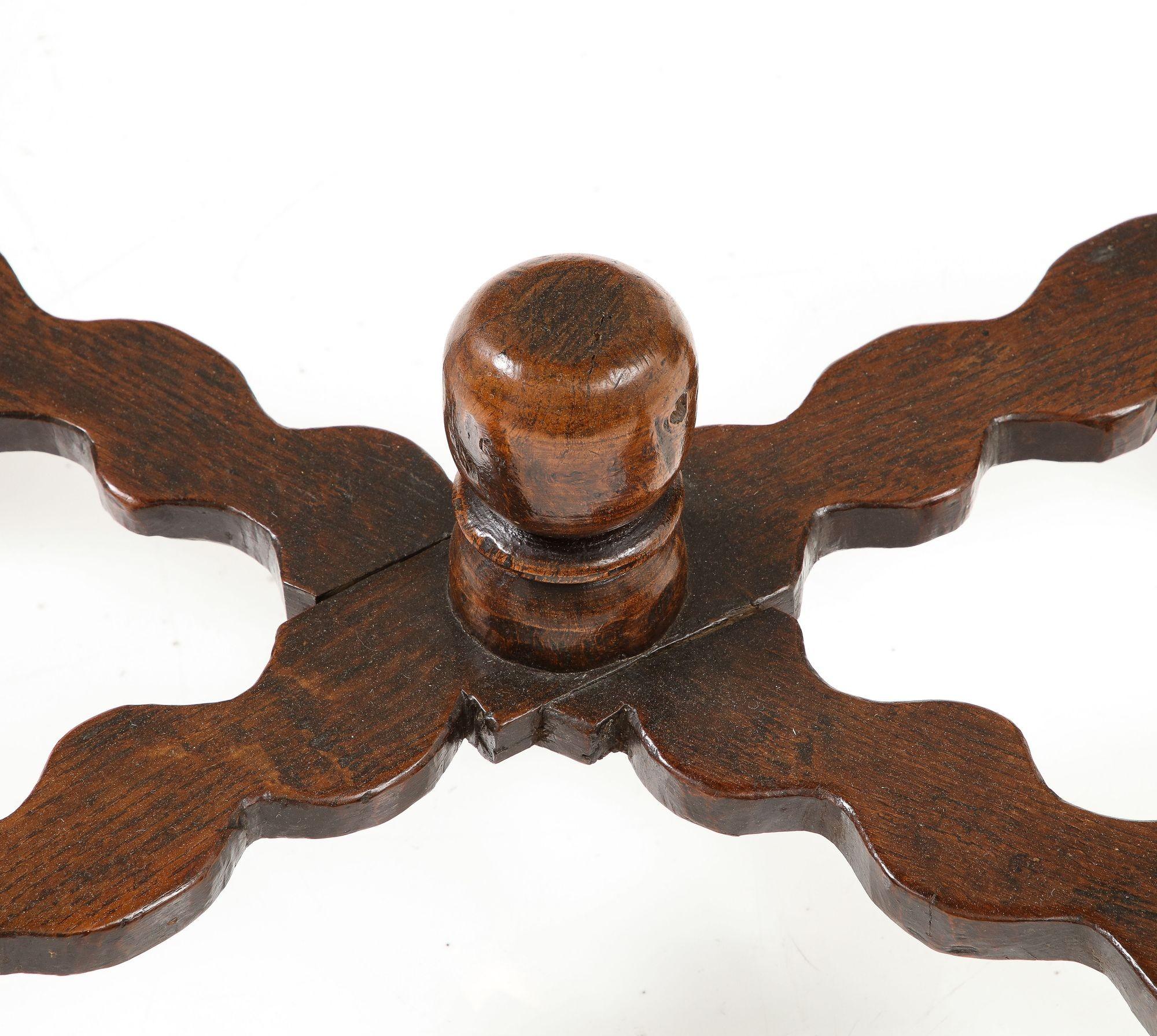 Noyer Table vernaculaire William and Mary Burl Ash en vente