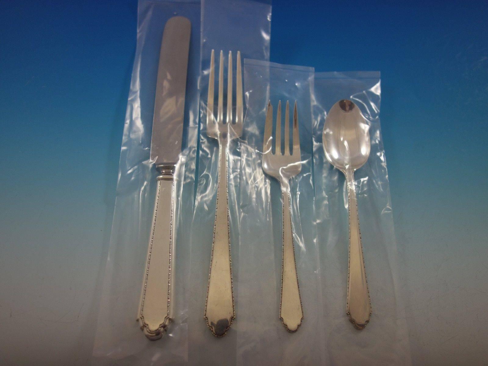 William and Mary by Lunt Sterling Silver Flatware Set 12 Service 96 Pcs Dinner In Excellent Condition For Sale In Big Bend, WI