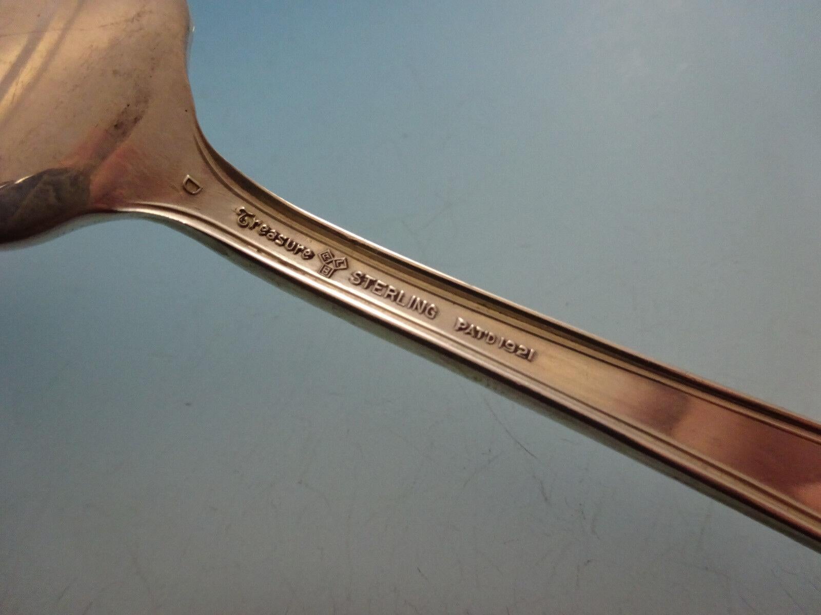 William and Mary by Lunt Besteck aus Sterlingsilber - 56 Teile. Dieses Set enthält:


8 Messer, 9