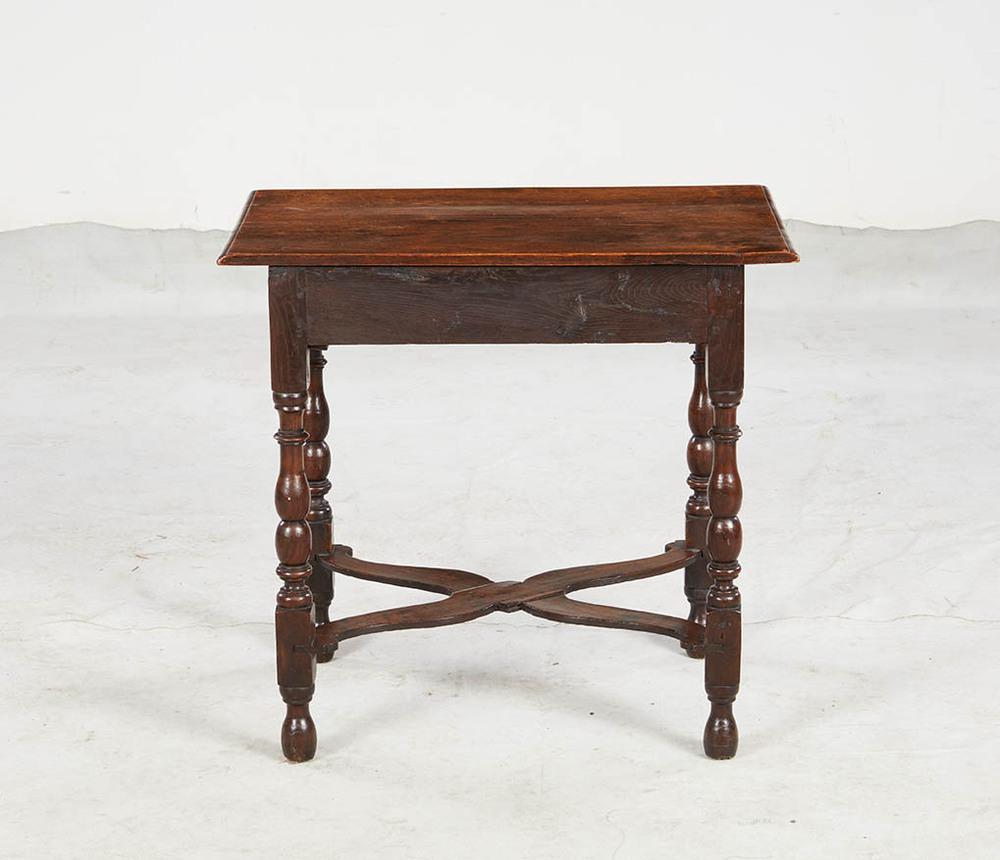 William & Mary Table à croisillons en vente 3