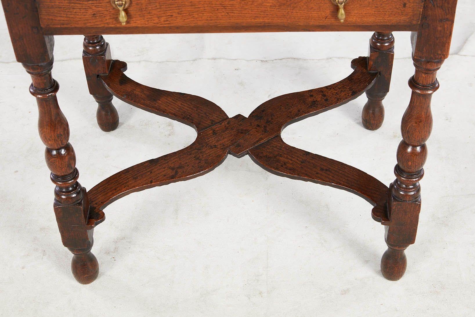 William and Mary William & Mary Table à croisillons en vente