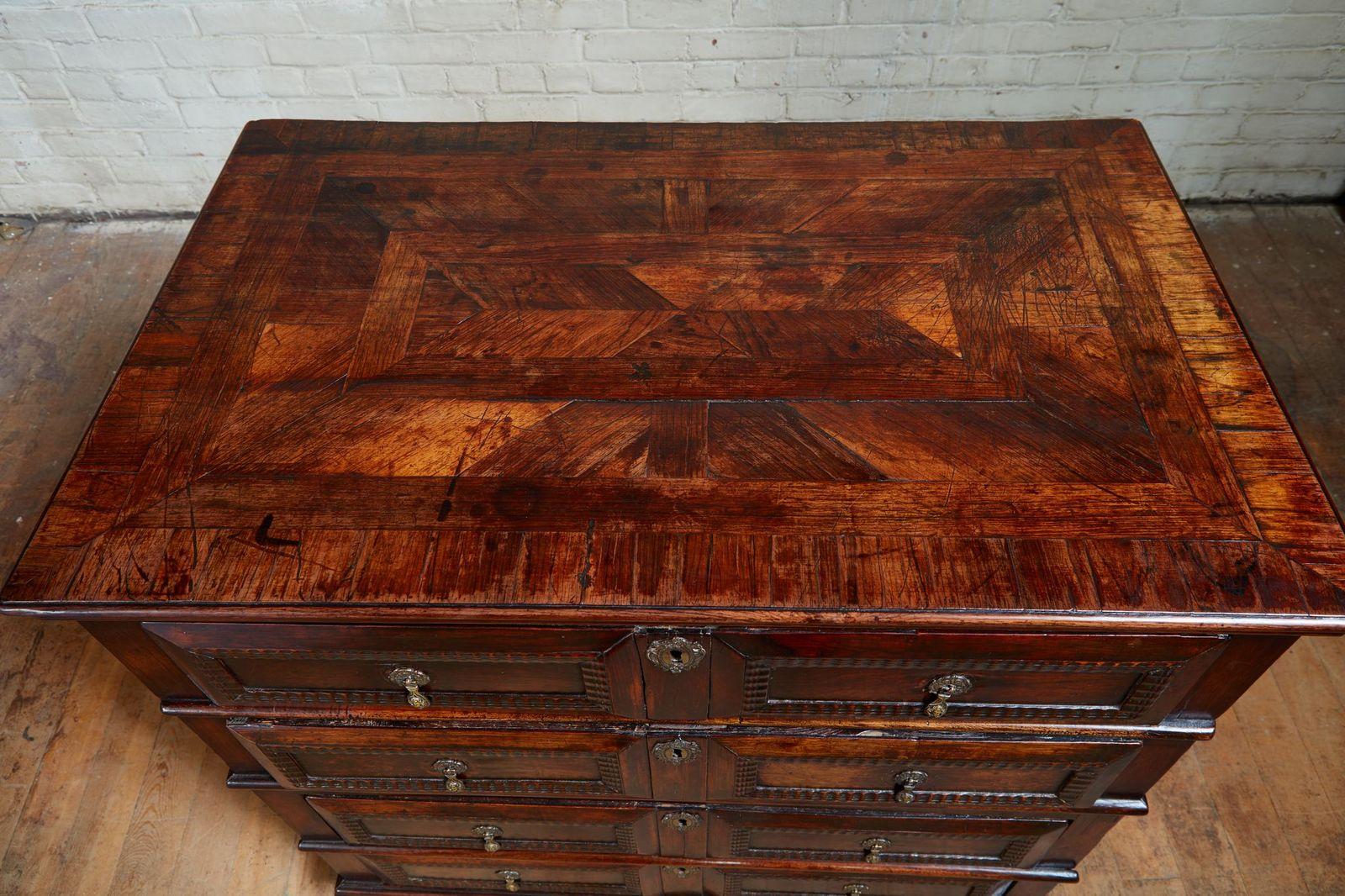 English William and Mary Kingwood Chest