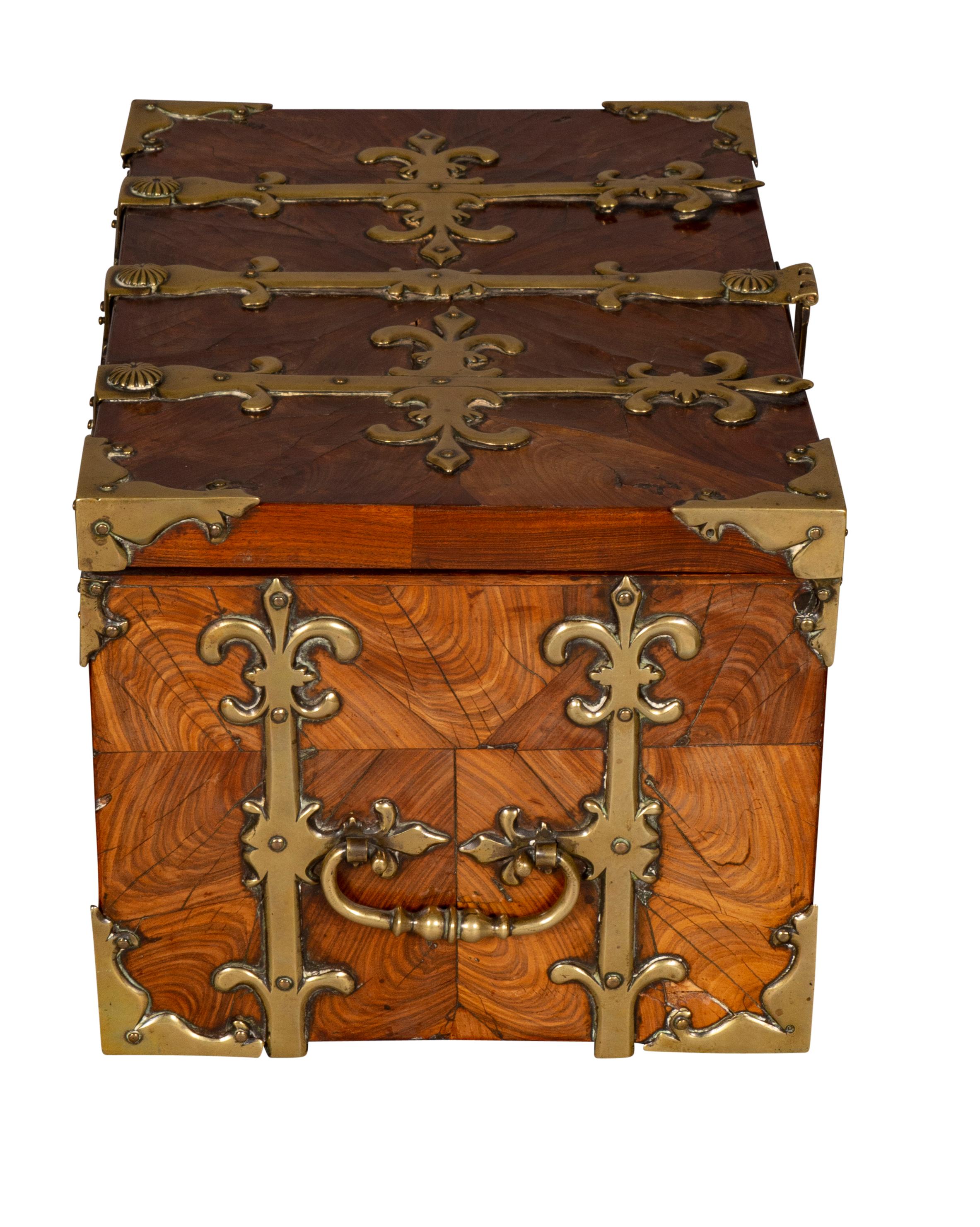Caja fuerte o Coffre Fort de William & Mary Kingwood convertida en caja de té en Bueno estado para la venta en Essex, MA