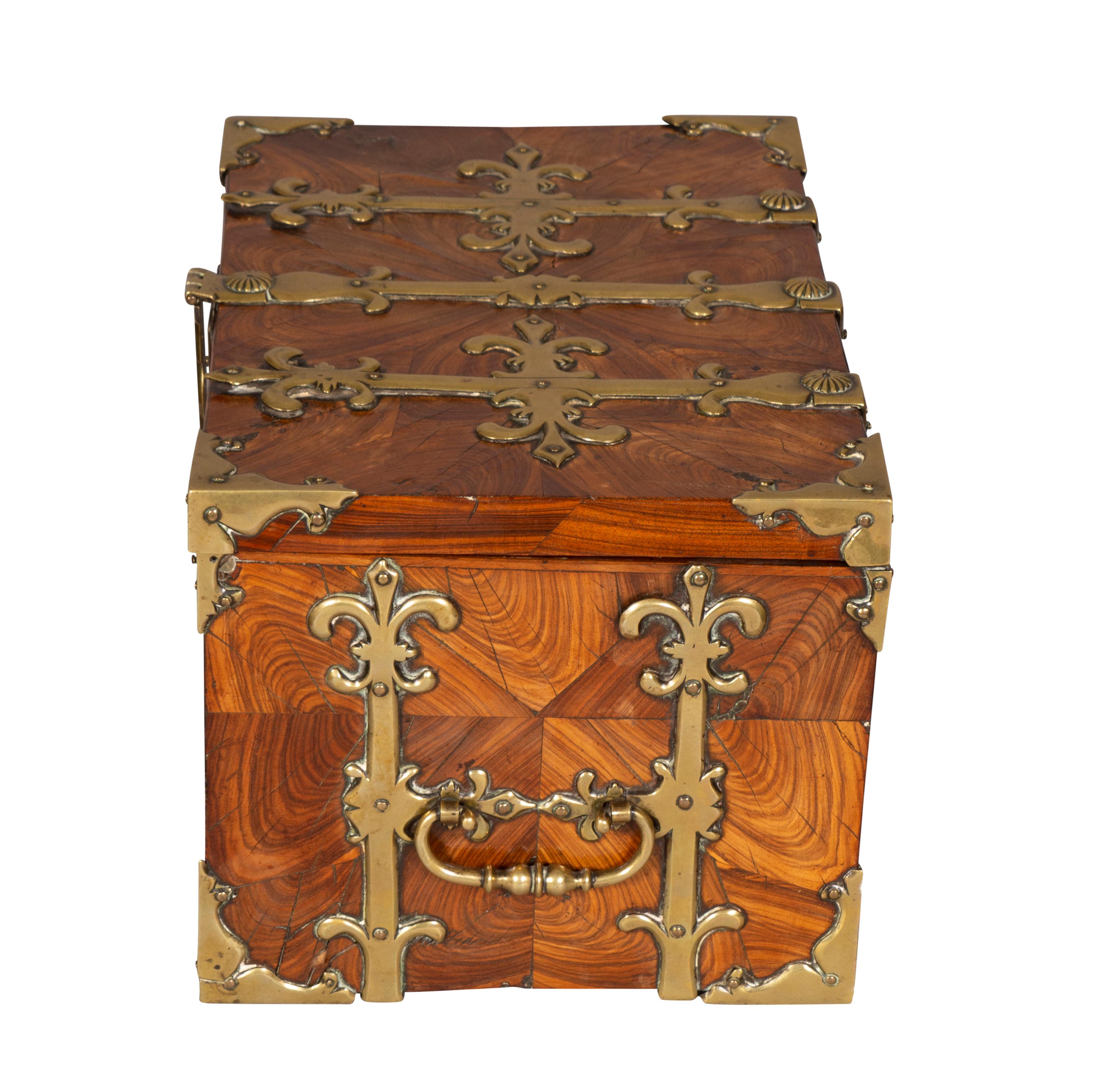 Caja fuerte o Coffre Fort de William & Mary Kingwood convertida en caja de té en venta 2