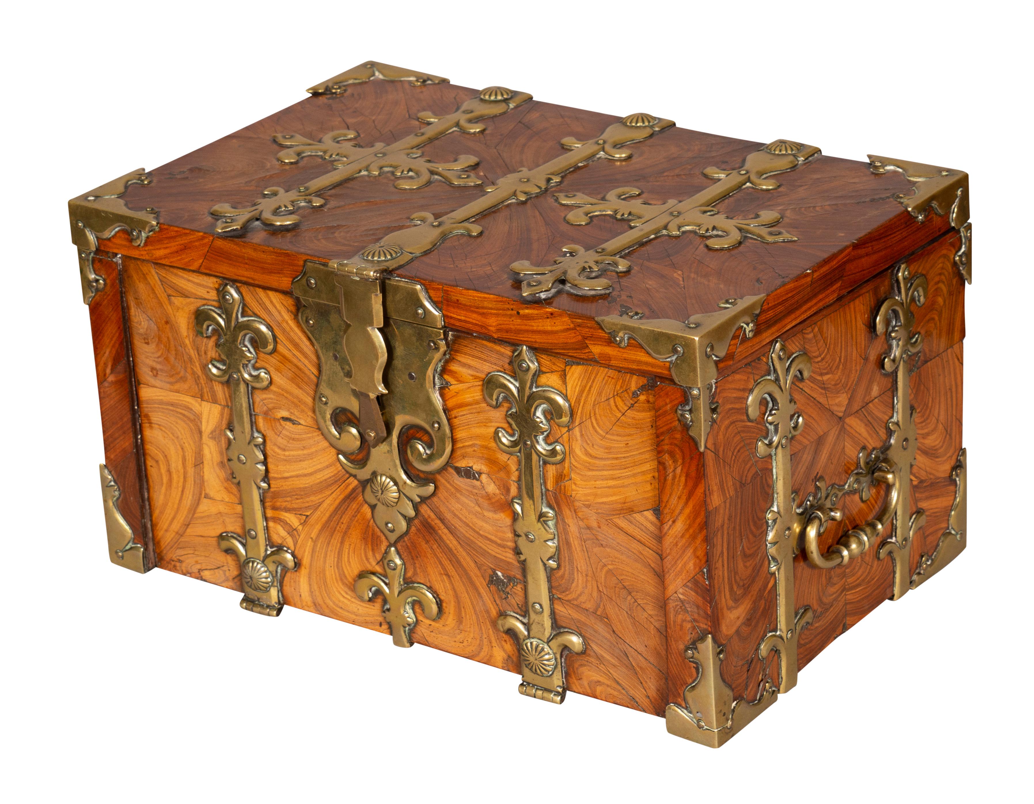Caja fuerte o Coffre Fort de William & Mary Kingwood convertida en caja de té en venta 3