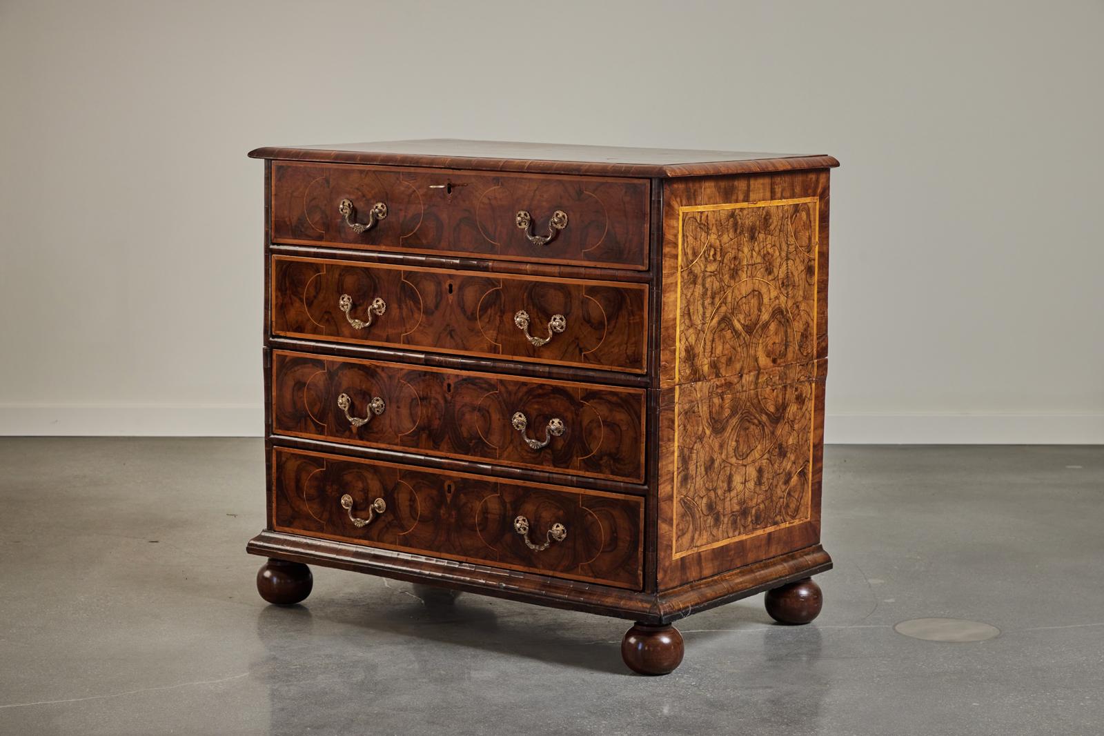 William and Mary Late 17th Century English Oyster Veneer Chest For Sale 1
