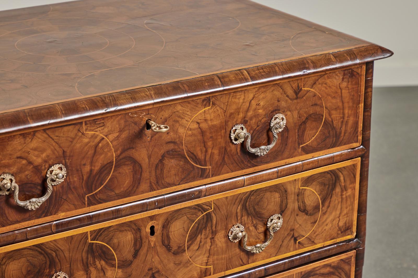 William and Mary Late 17th Century English Oyster Veneer Chest For Sale 3