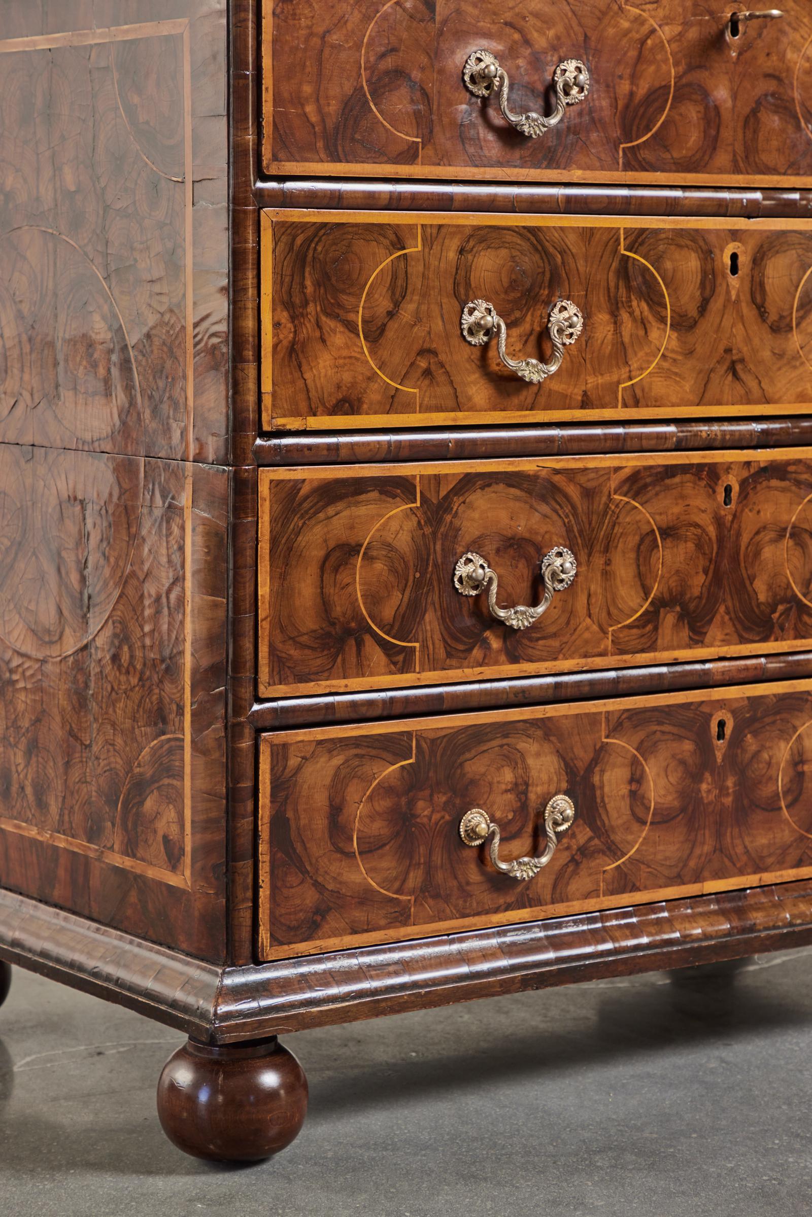 William and Mary Late 17th Century English Oyster Veneer Chest For Sale 4