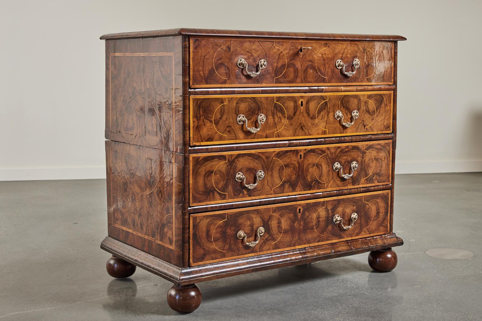 William and Mary Late 17th Century English Oyster Veneer Chest For Sale 5
