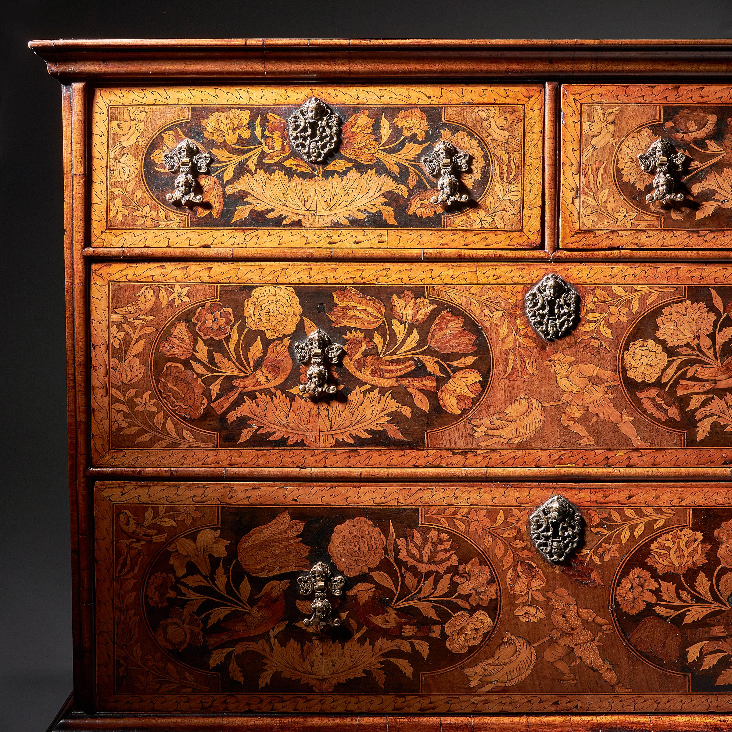 17th Century William and Mary Marquetry and Figured Walnut Chest of Drawers In Good Condition In Oxfordshire, United Kingdom